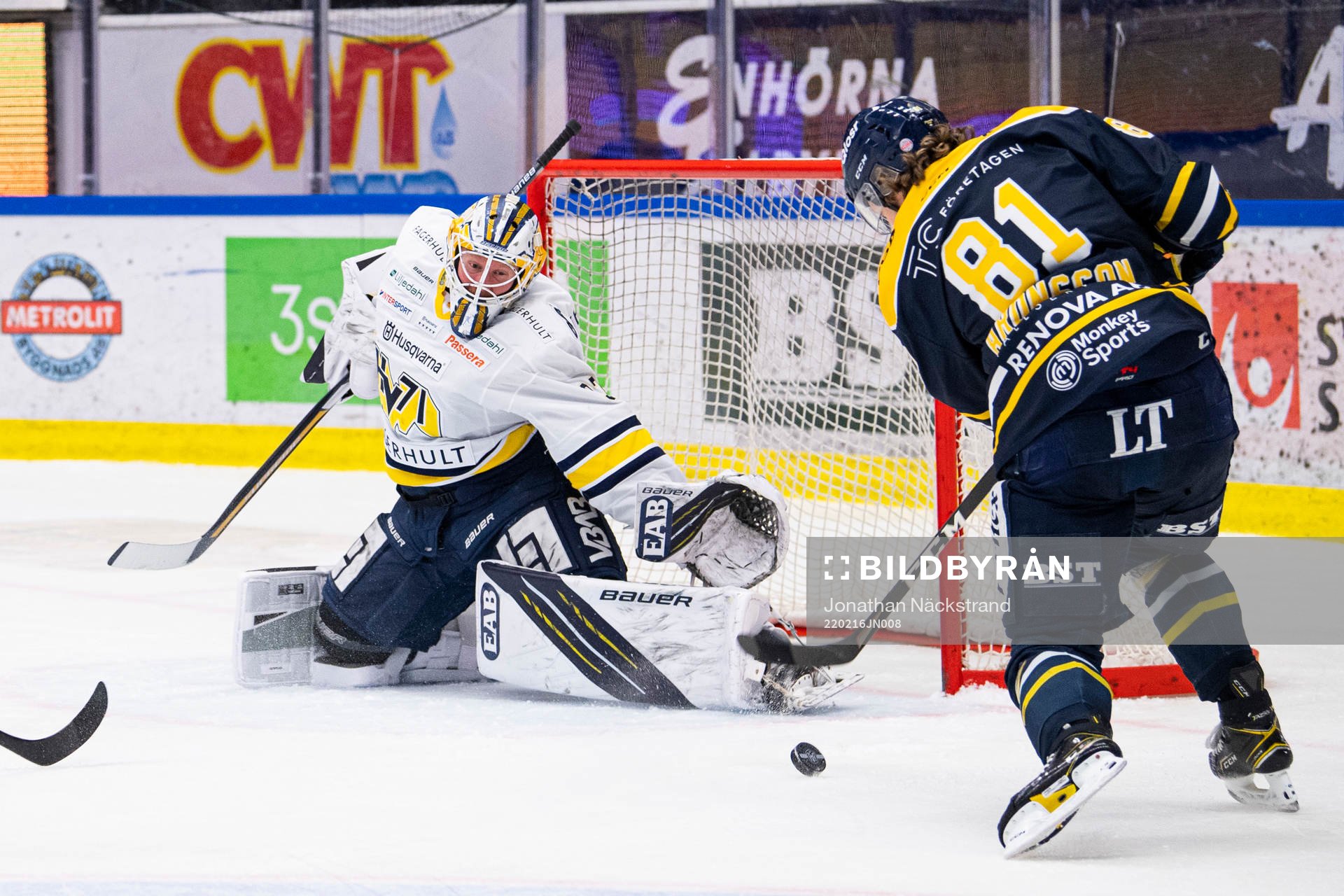 s målvakt Jonas Gunnarsson och Södertäljes Emil Aronsson
