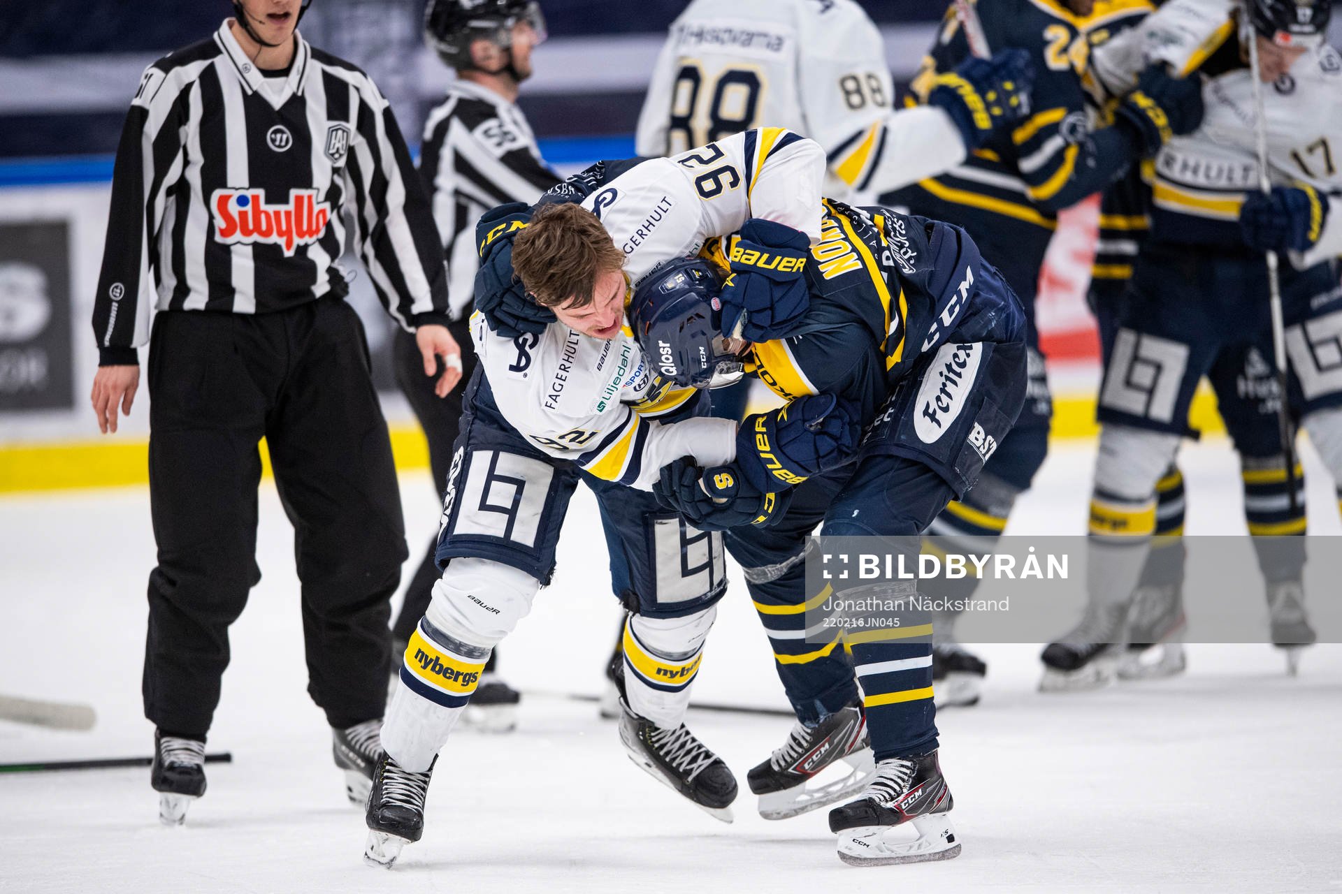 s Pontus Netterberg och Södertäljes Lucas Nordsäter i