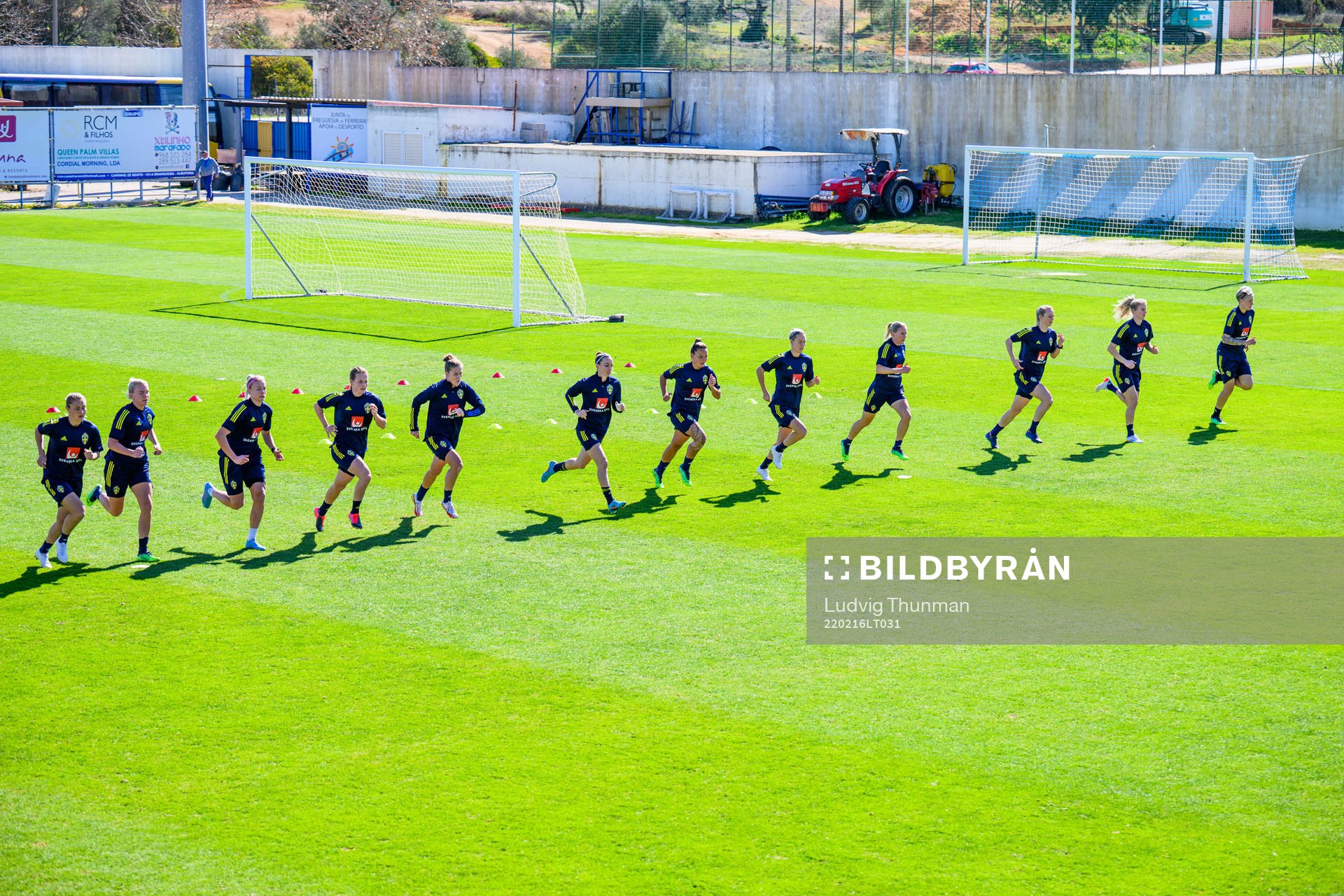 Players of Sweden warm up