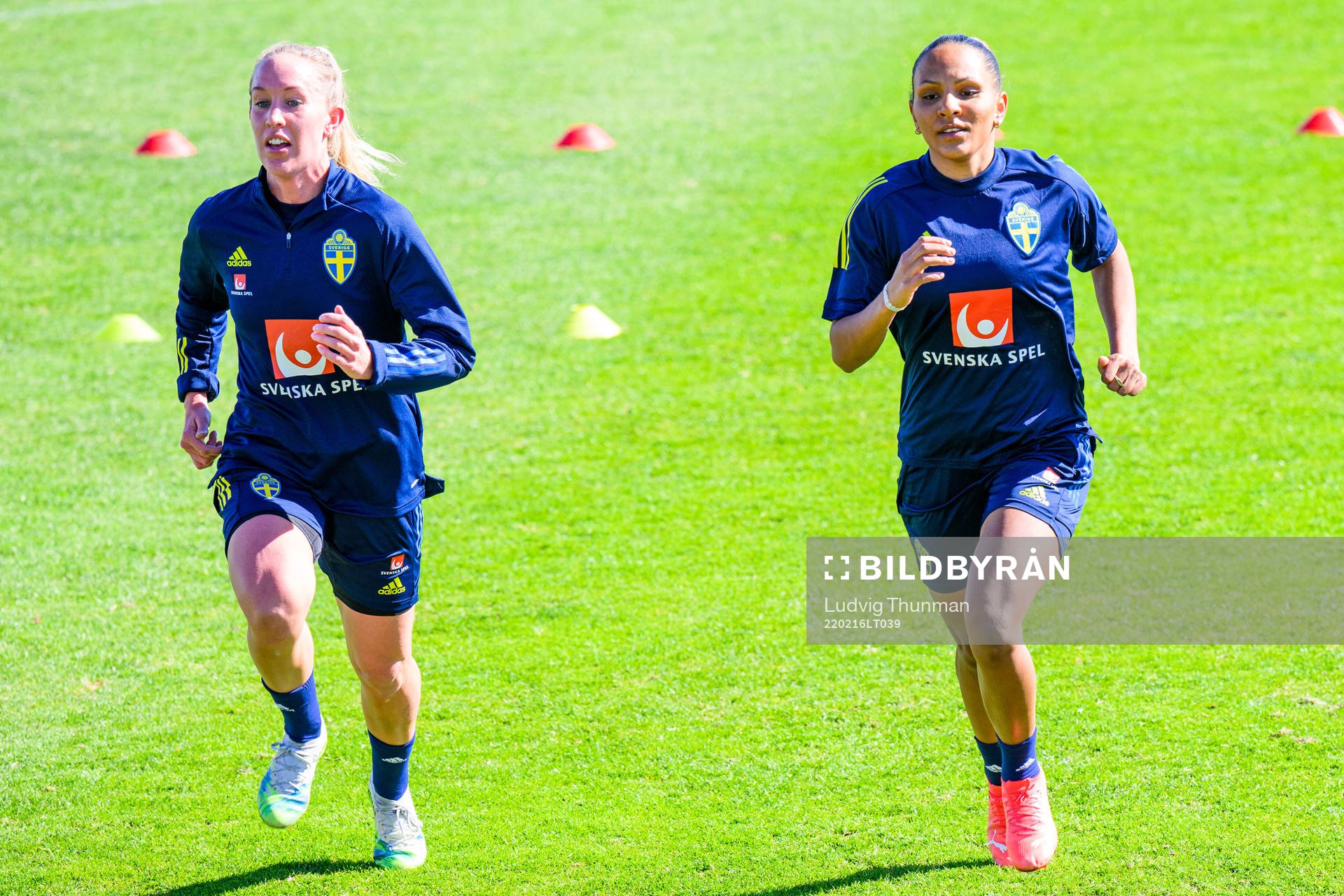 Julia Roddar and Madelen Janogy