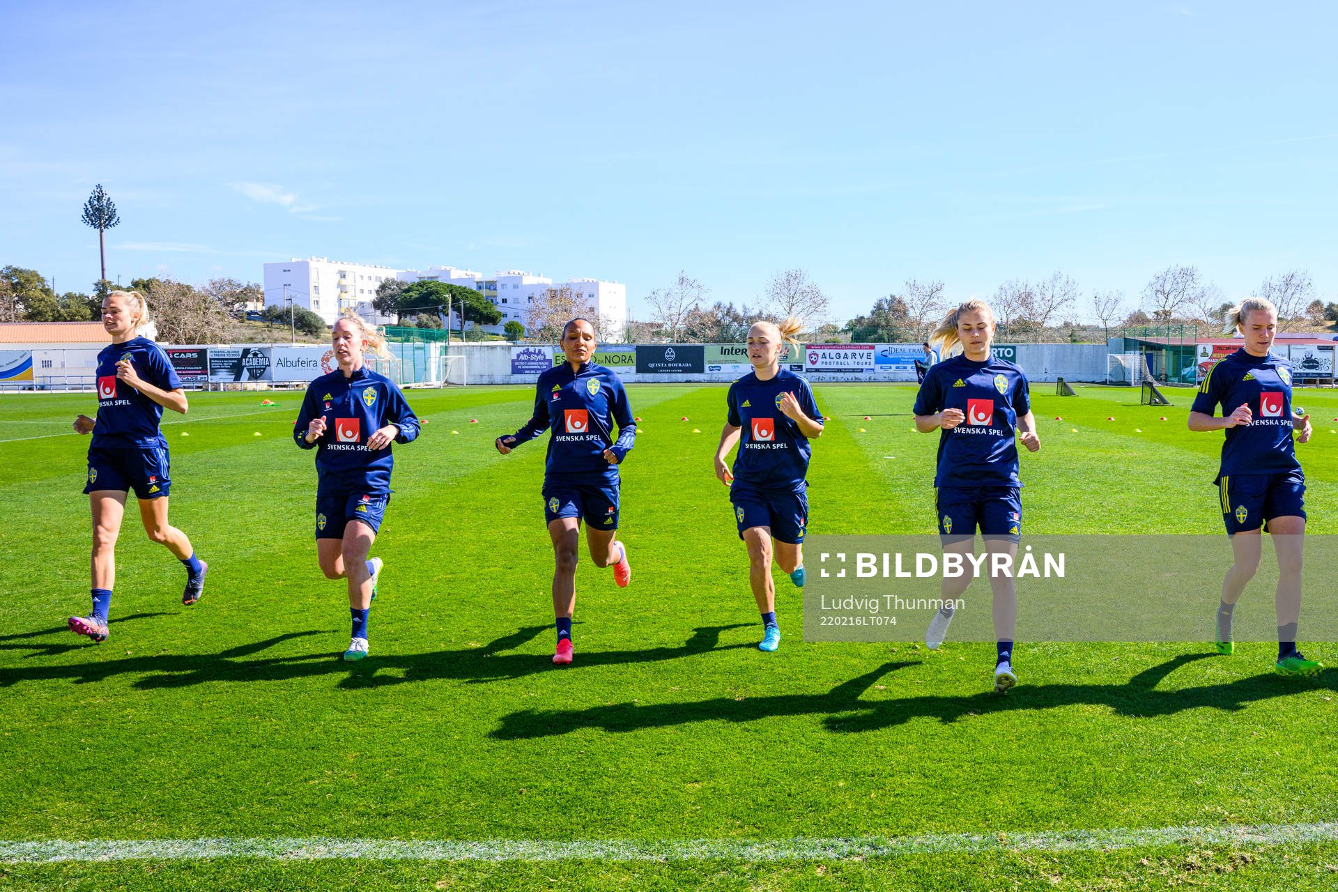 Players of Sweden warm up