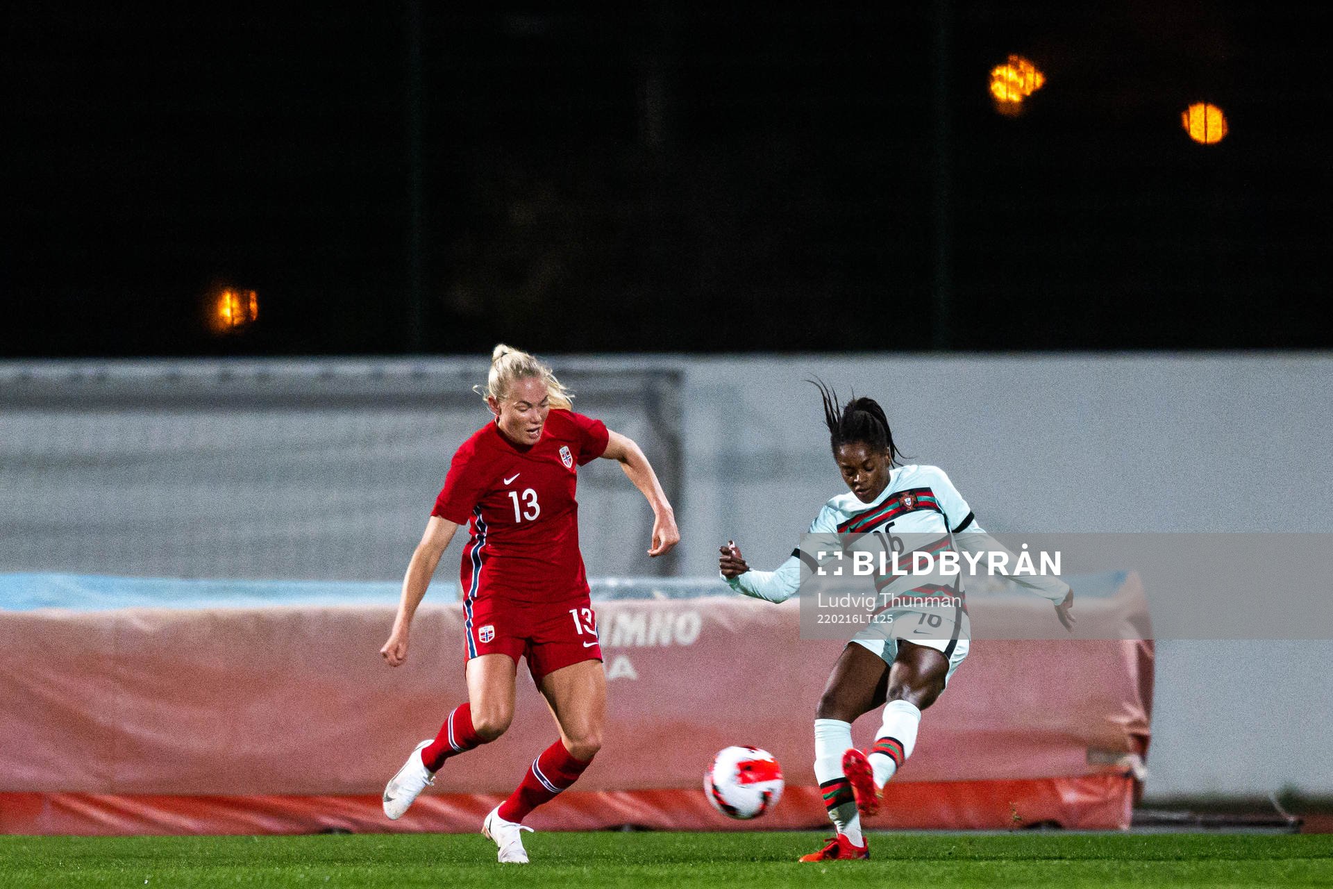 Guro Bergsvand of Norway and Diana Silva of Portugal