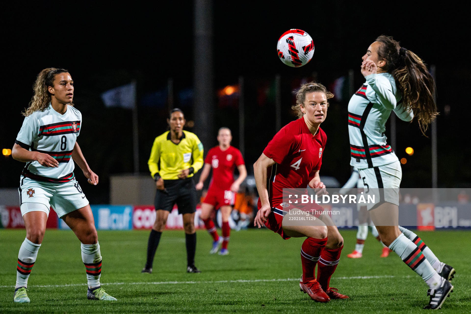 Synne Skinnes Hansen of Norway against Andreia Norton and