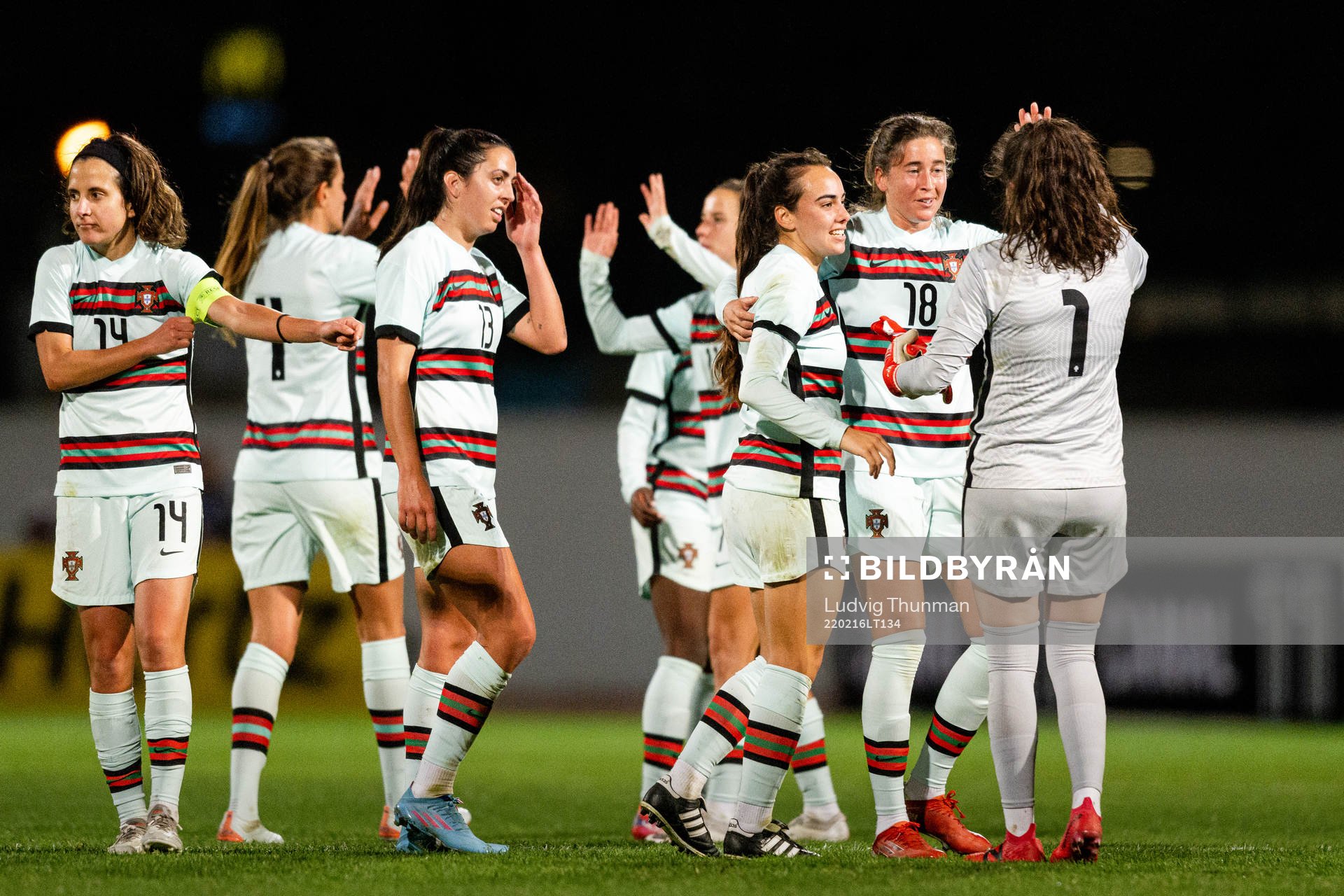 Players of Portugal celebrate after the Algarve Cup football match between Portugal and Norway on February 16, 2022 in Lagos. 