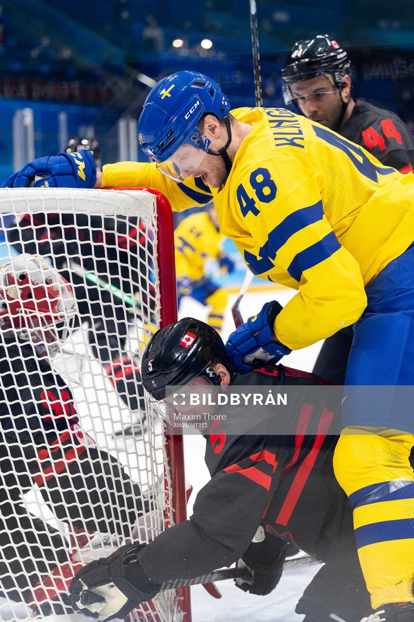 Morgan Ellis of Canada and Carl Klingberg of Sweden in the