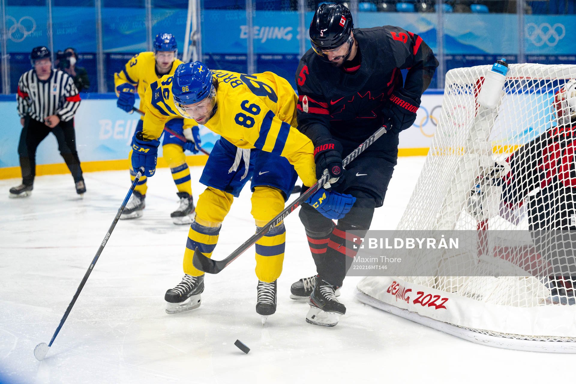 Mathias Bromé of Sweden and Morgan Ellis of Canada in the