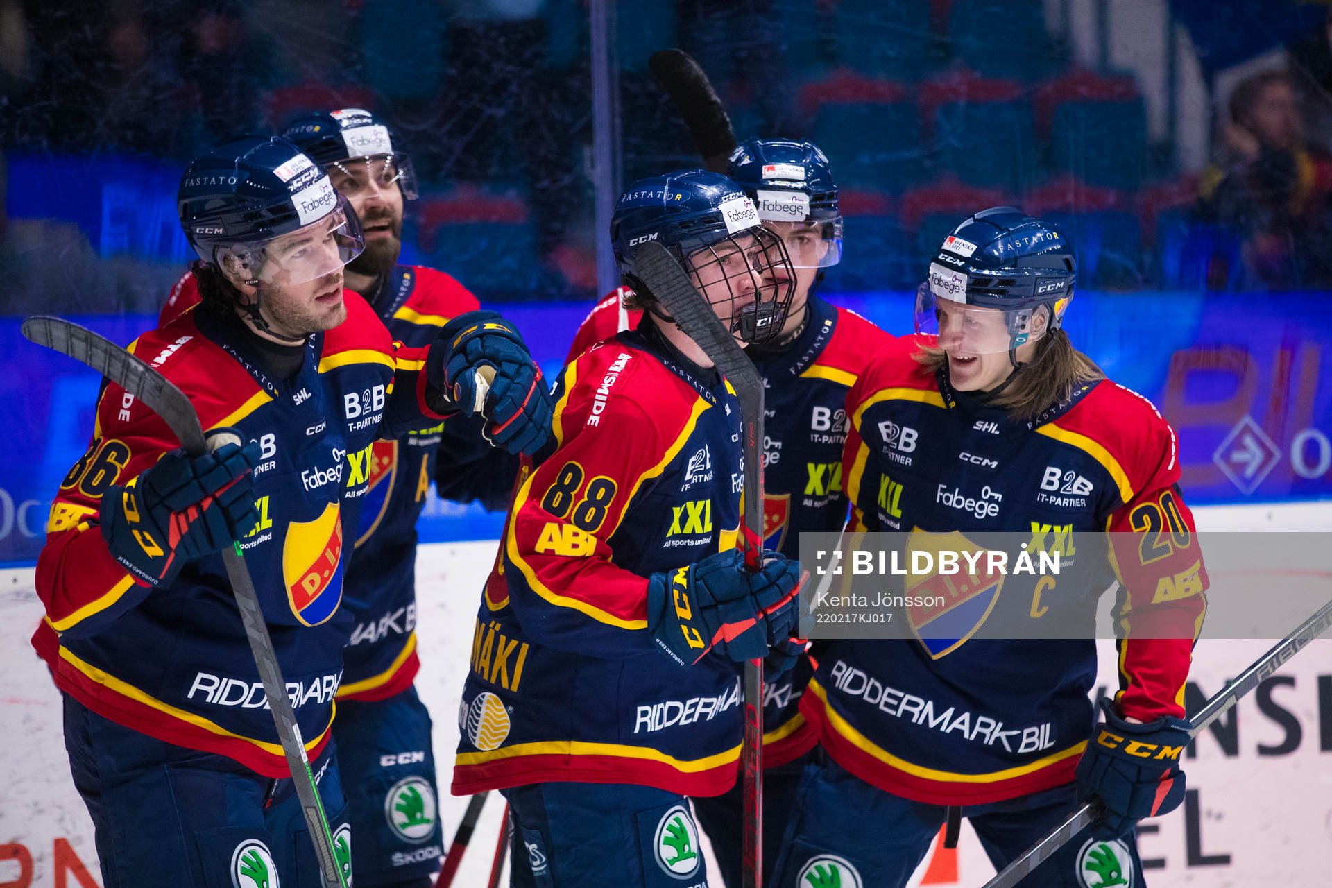 Djurgårdens Jonathan Lekkerimäki (m) jublar med Eric