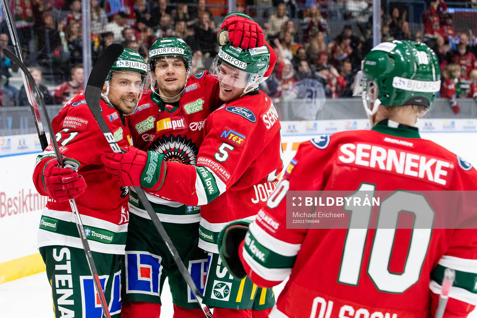 Frölundas Linus Nässén jublar ihop med Mats Rosseli