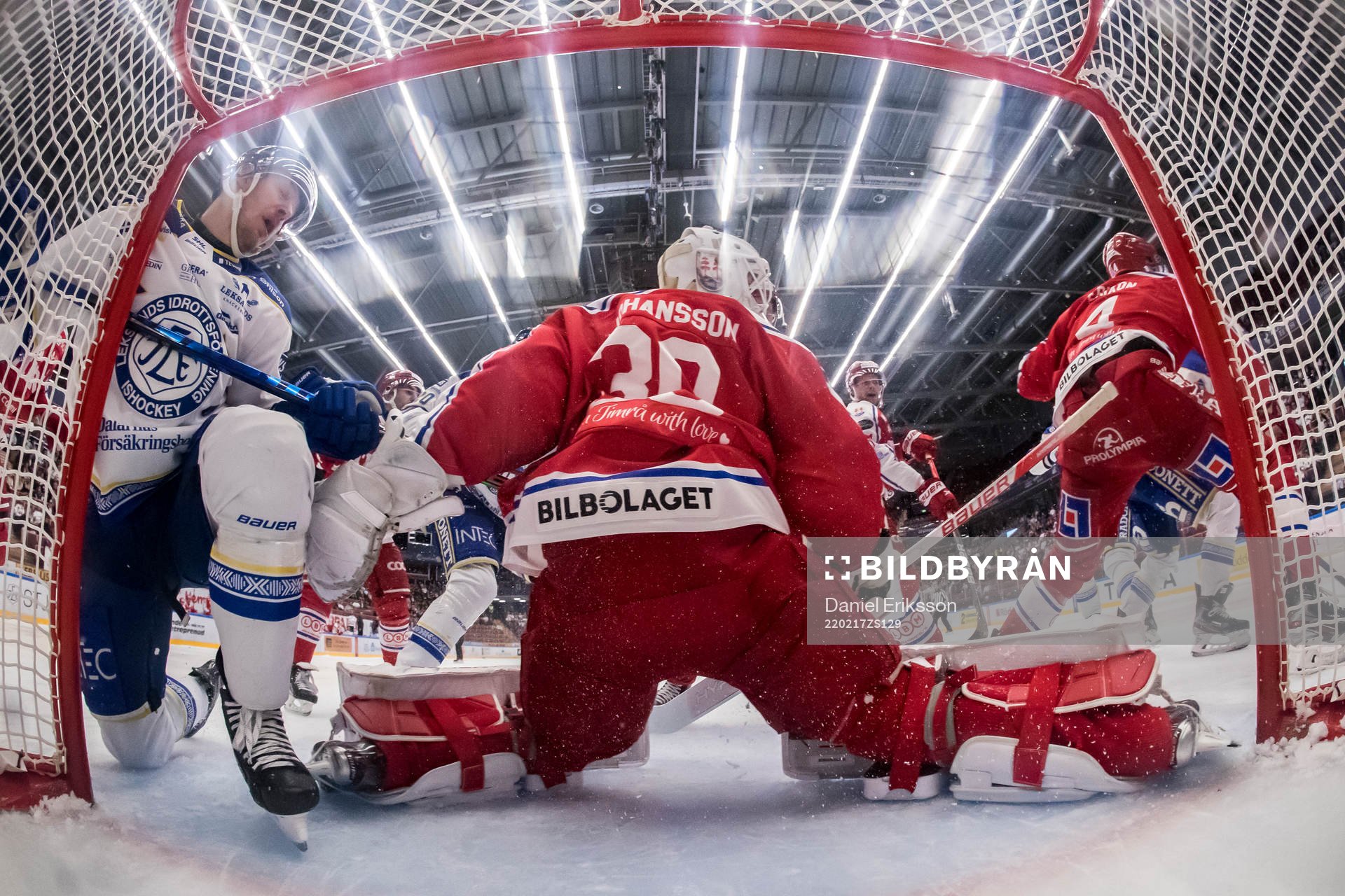 Leksands Carter Ashton och Timrås målvakt Jacob Johansson