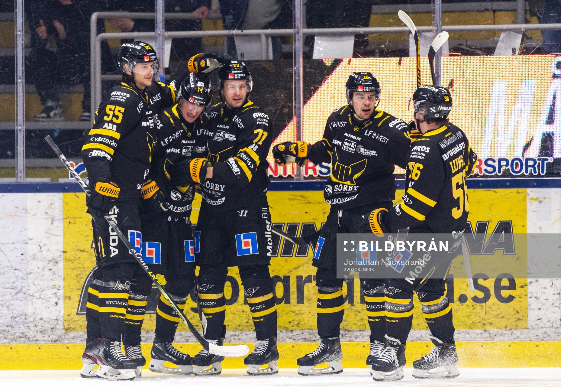 Västerås Filip Karlsson jublar med lagkamrater