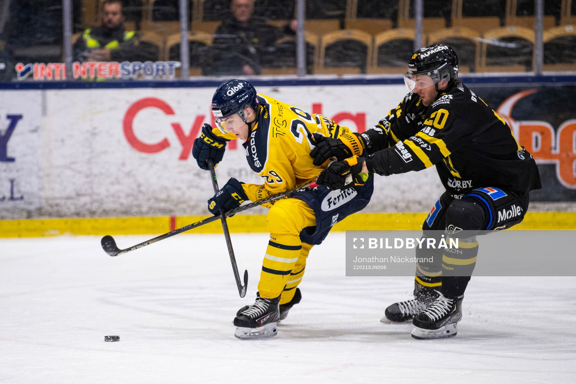 Södertäljes Daniel Ljungman och Västerås Mathias From