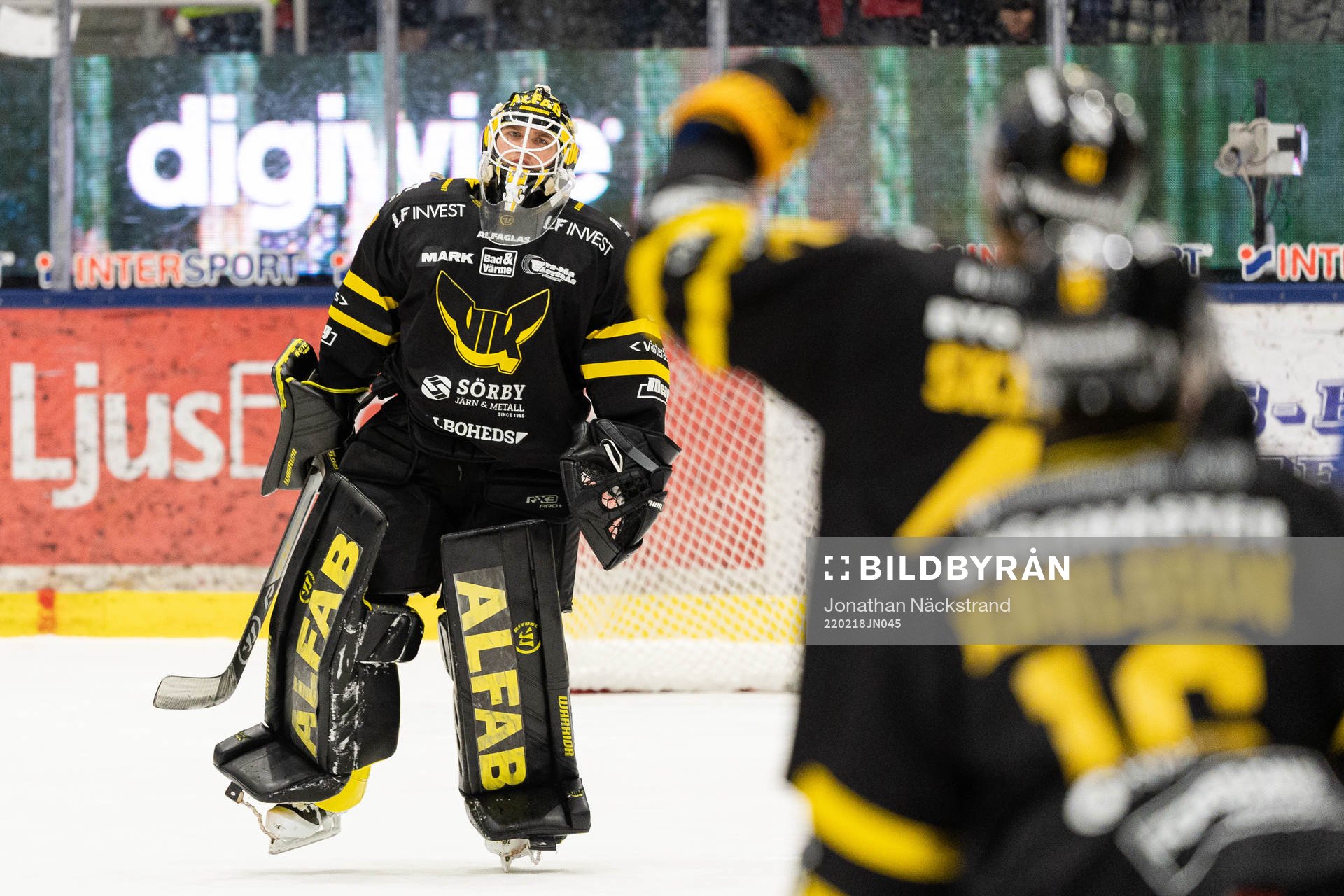 Västerås målvakt Johan Gustafsson jublar