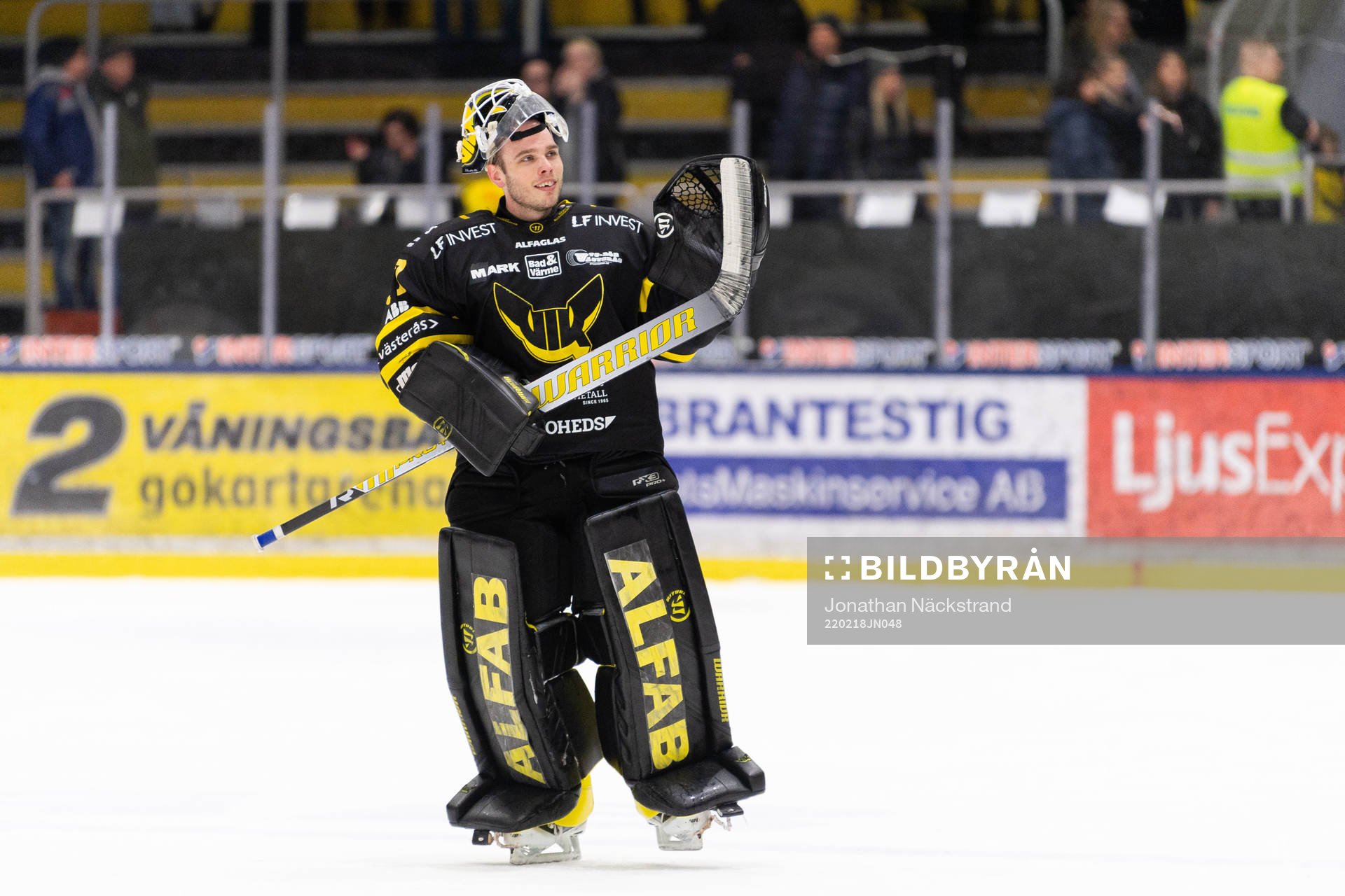 Västerås målvakt Johan Gustafsson jublar