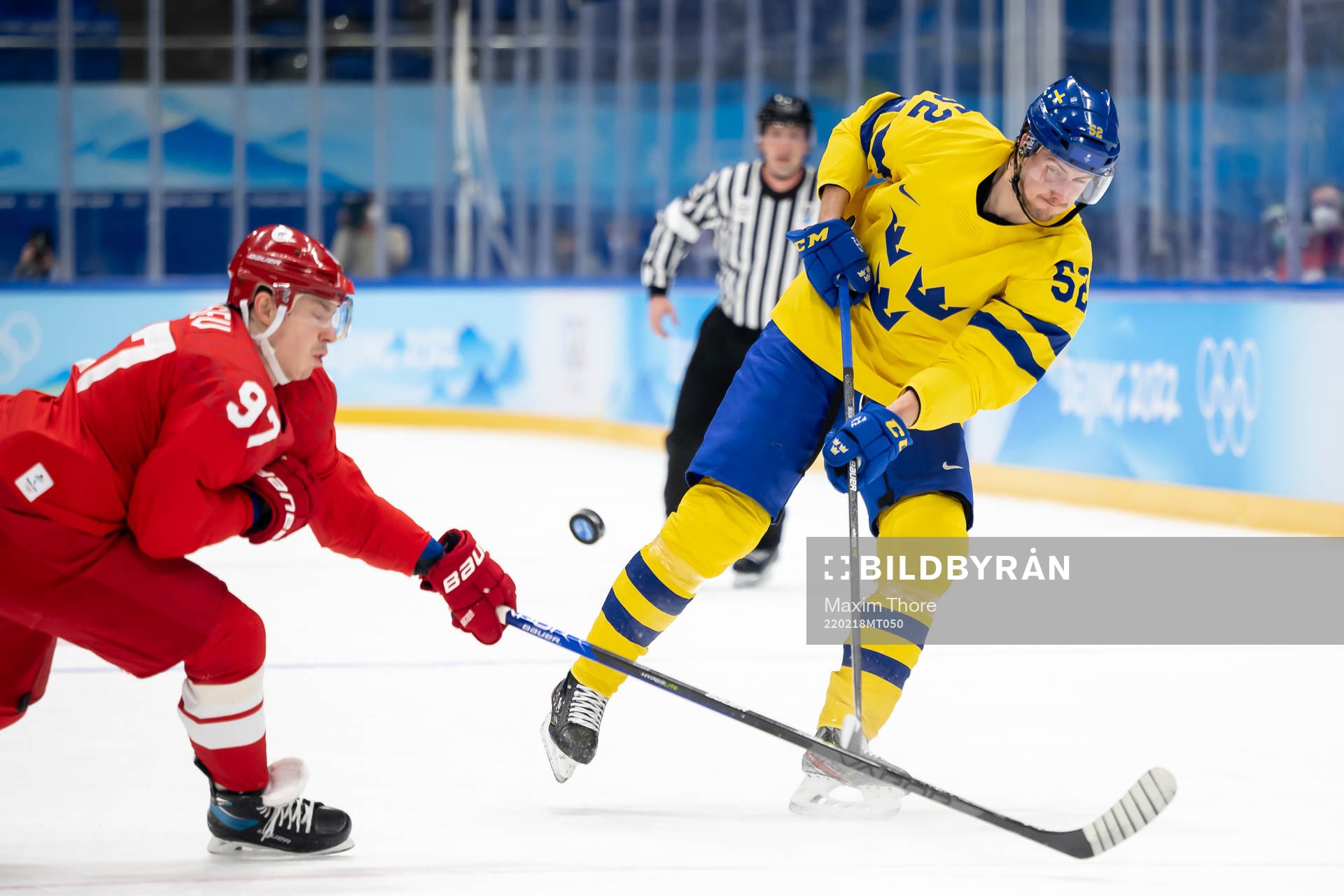 Nikita Gusev of Russia and Philip Holm of Sweden in the
