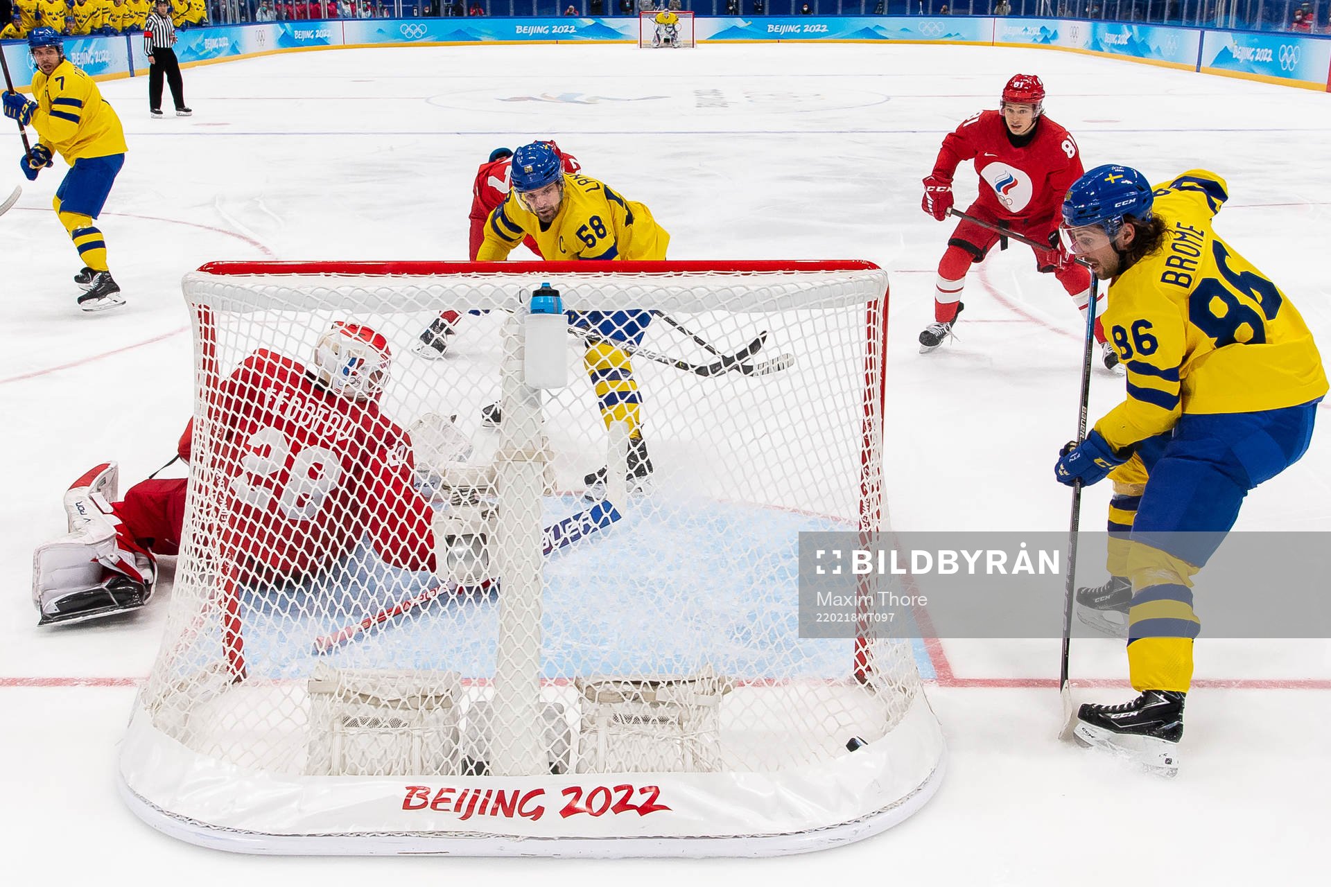 Anton Lander of Sweden scores the 1-1 goal in the men’s