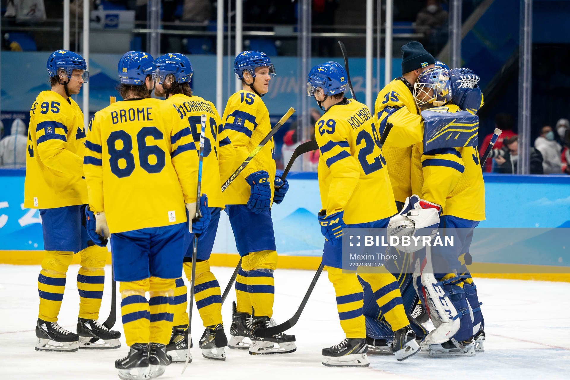 Goaltenders Magnus Hellberg and Lars Johansson of Sweden