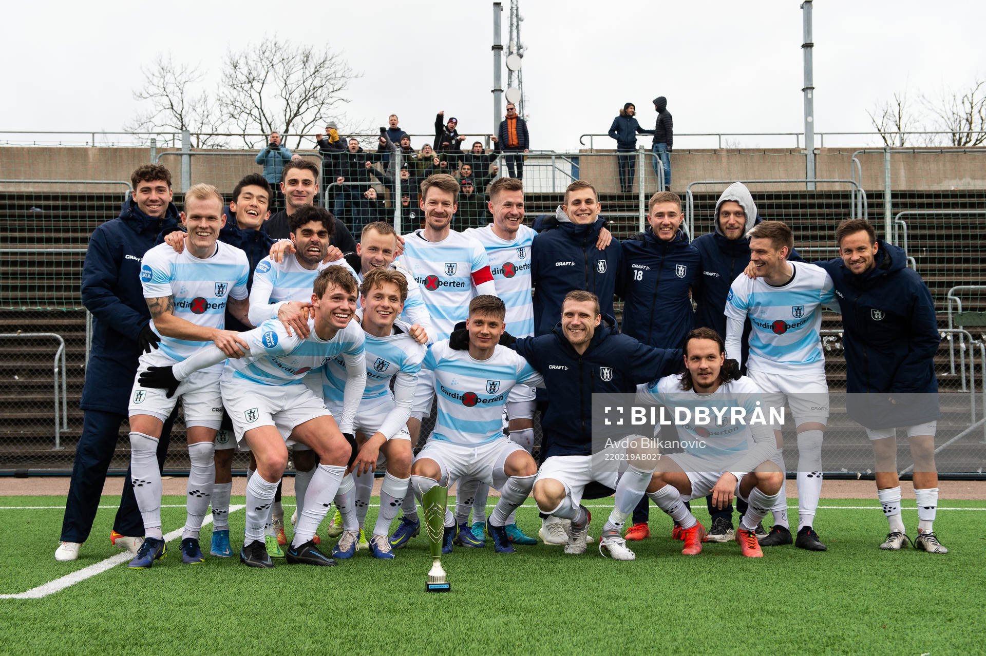 Helsingborgs spelare ställer upp för en lagbild med