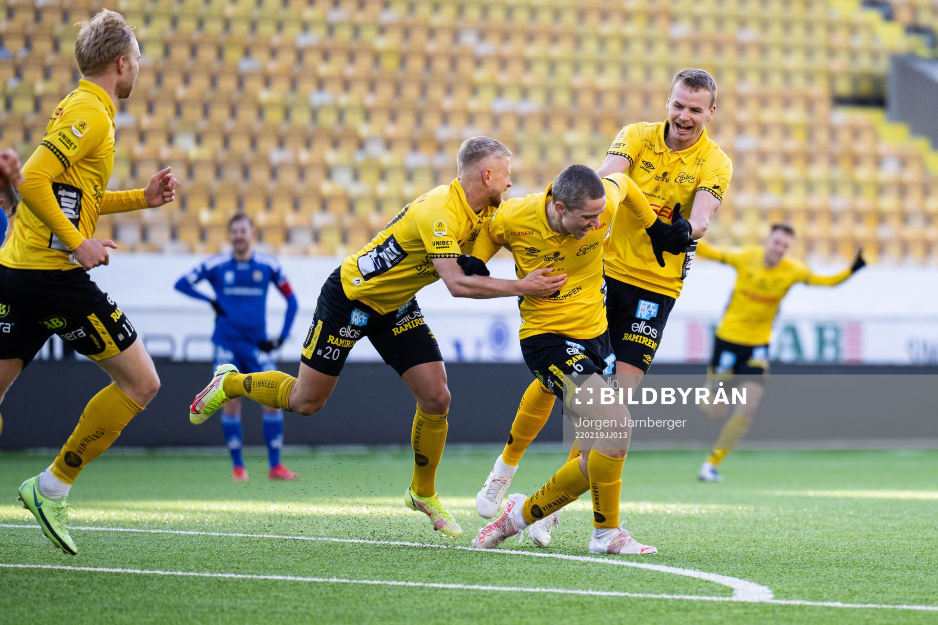 Elfsborgs André Ibsen Rømer jublar med Simon Strand och