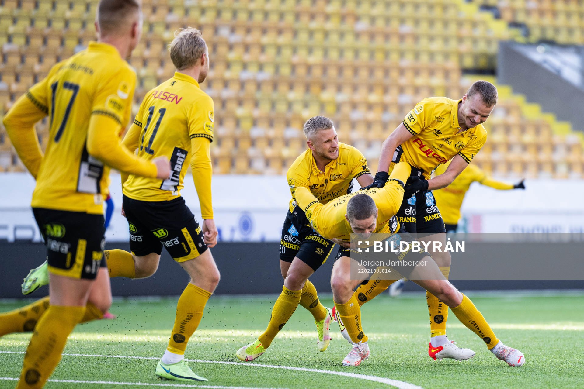 Elfsborgs André Ibsen Rømer jublar med Simon Strand och