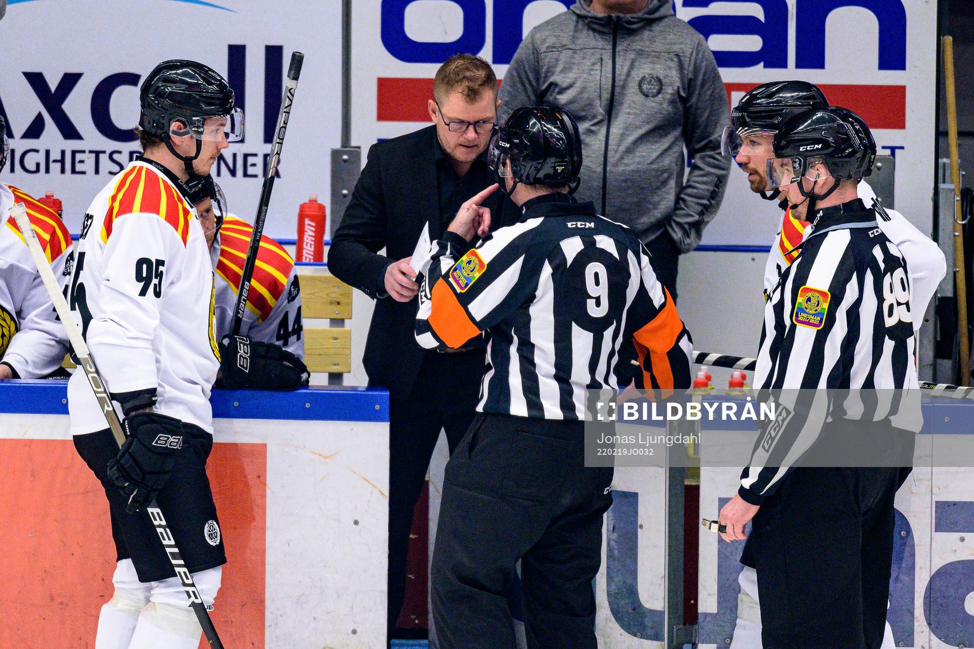 Brynäs assisterande tränare Ari-Pekka Pajuluoma pratar