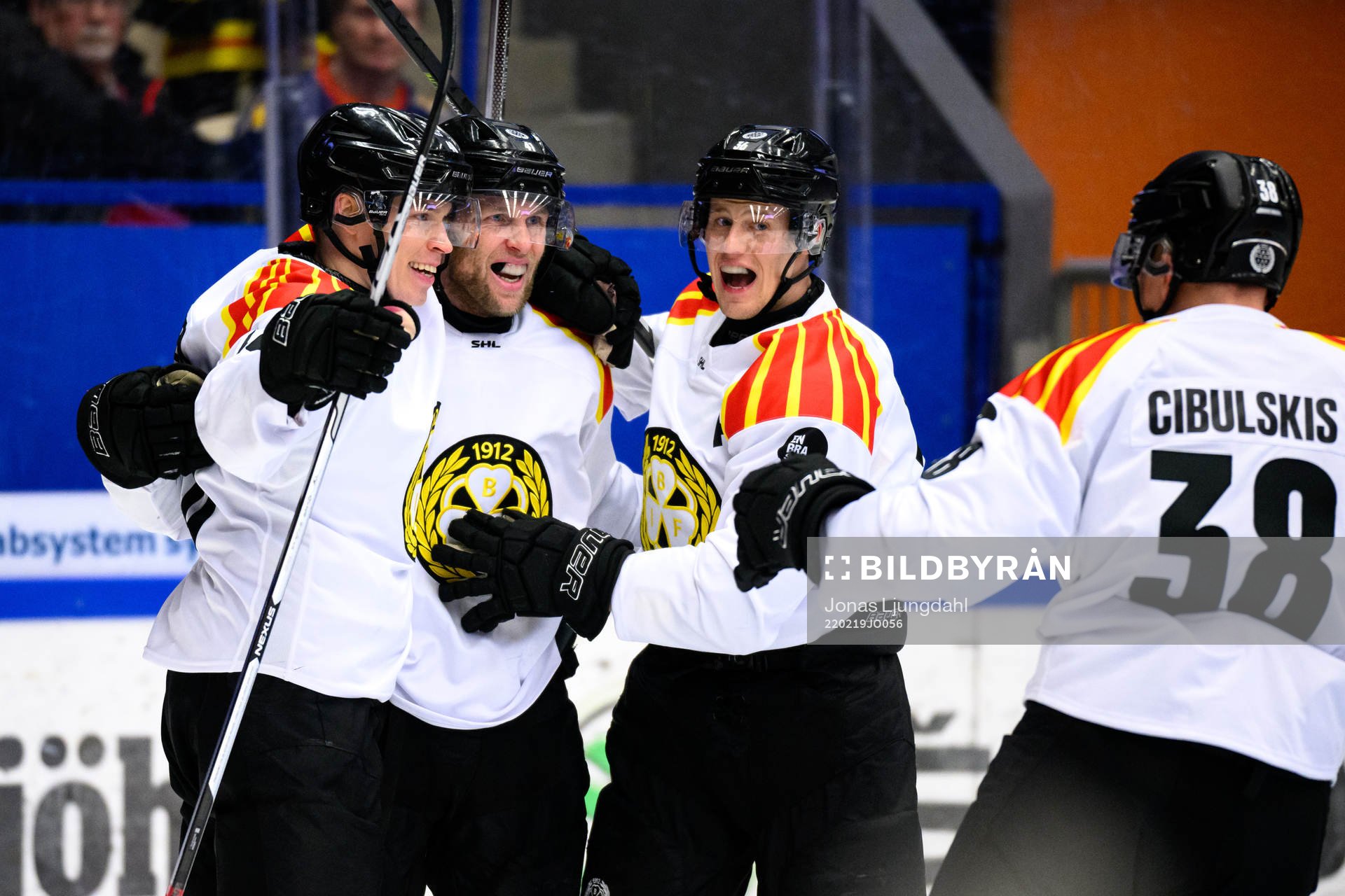 Brynäs Tomi Sallinen, Greg Scott och Linus Ölund jublar
