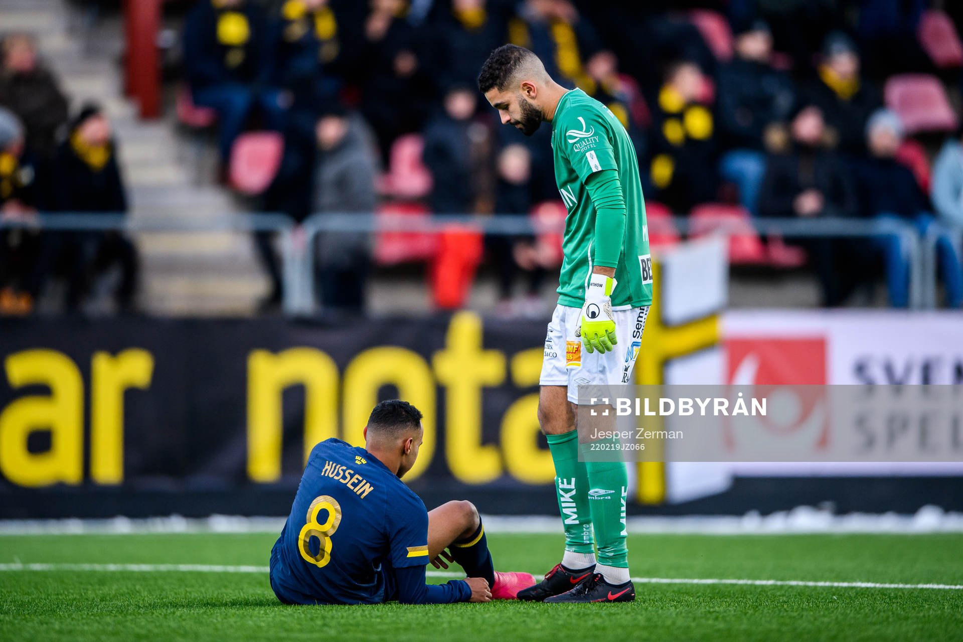 s Bilal Hussein och Örgrytes målvakt Sixten Mohlin