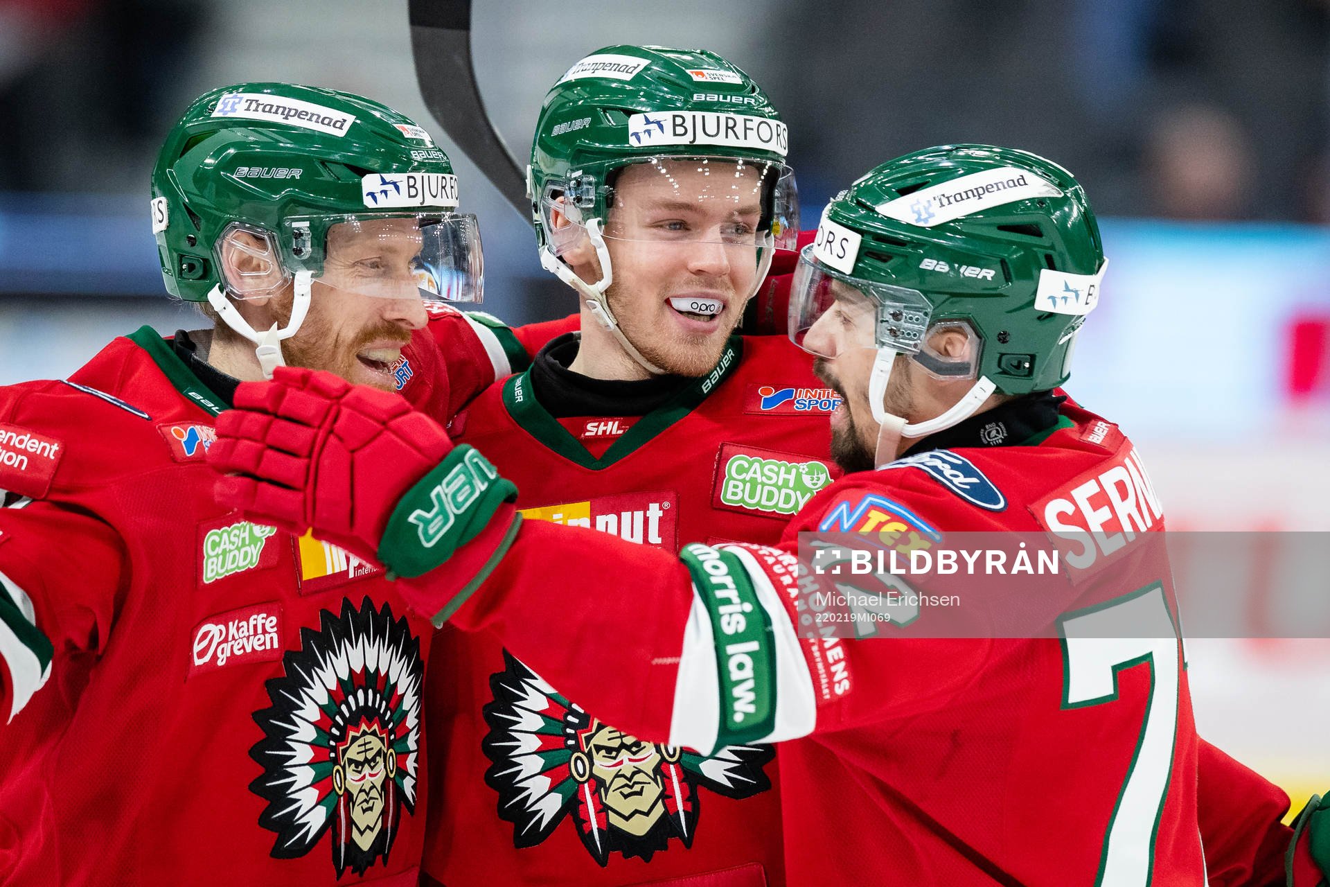 Frölundas Filip Johansson jublar ihop med Jens Olsson och