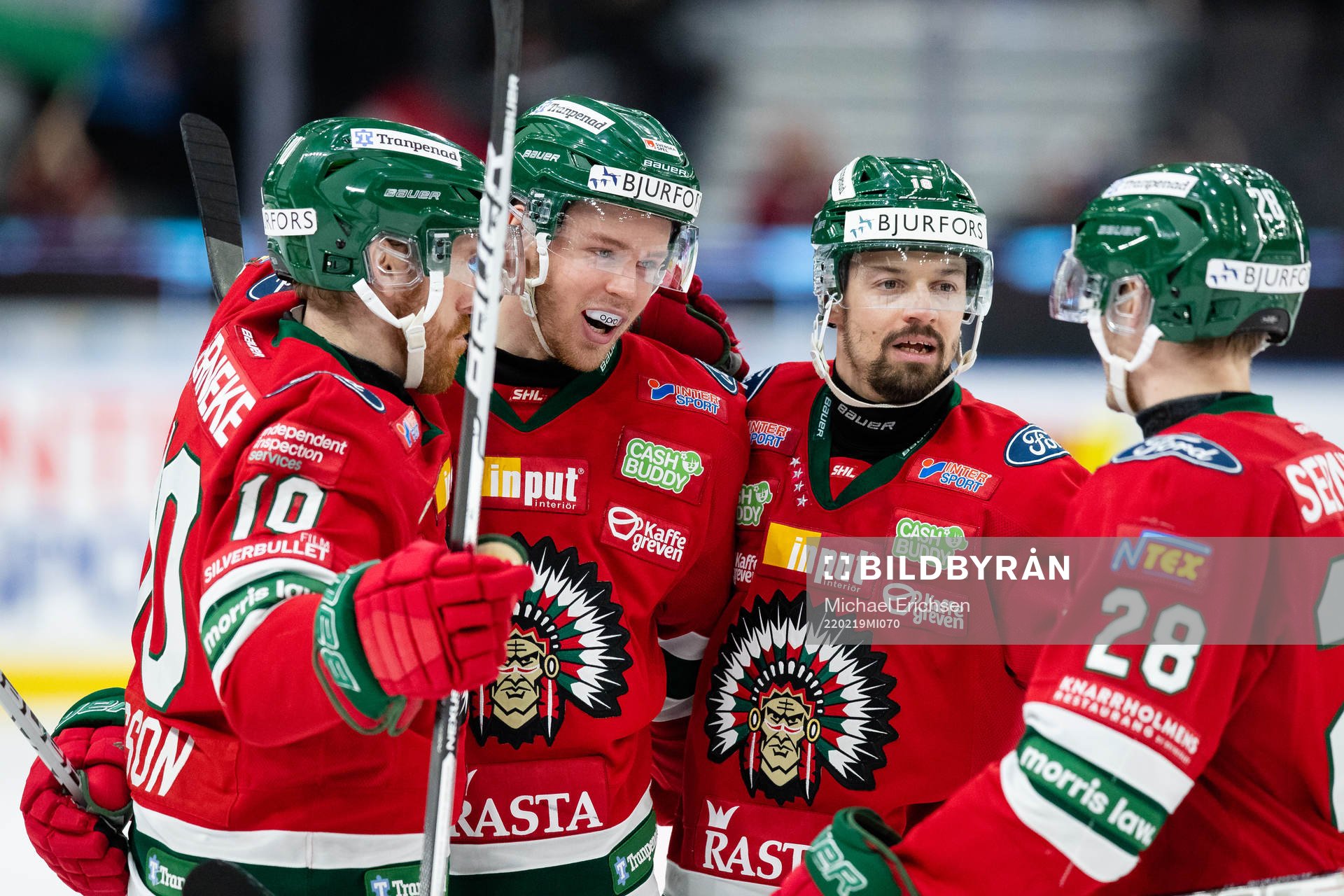 Frölundas Filip Johansson jublar ihop med Jens Olsson,