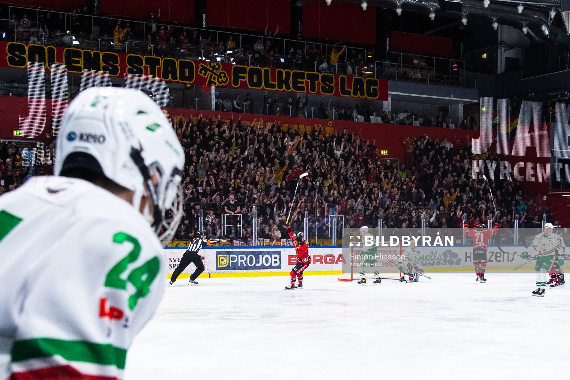 Luleås Joonas Rask och Linus Fröberg jublar