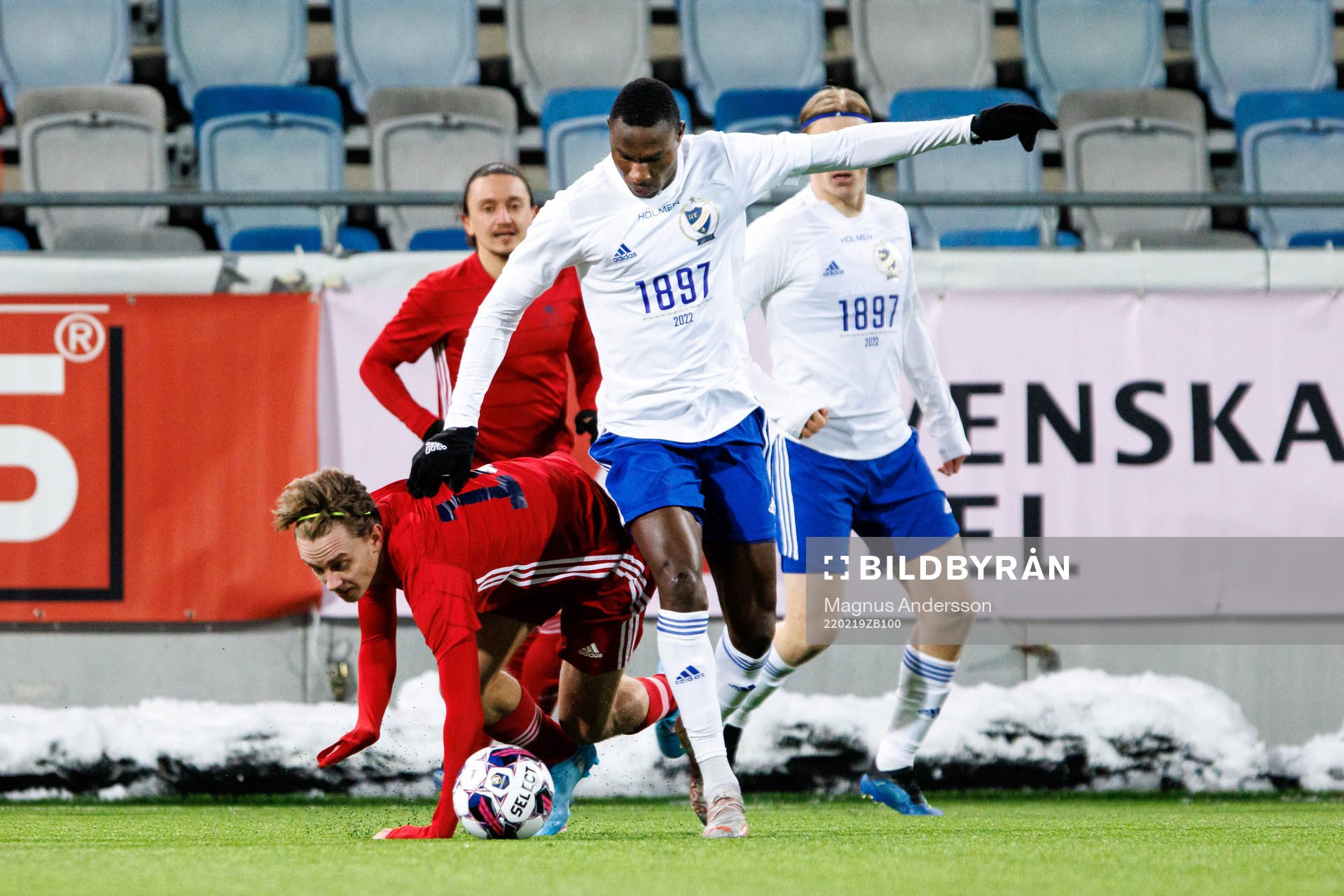 Östers Isak Magnusson och IFK Norrköpings Godswill Ekpolo