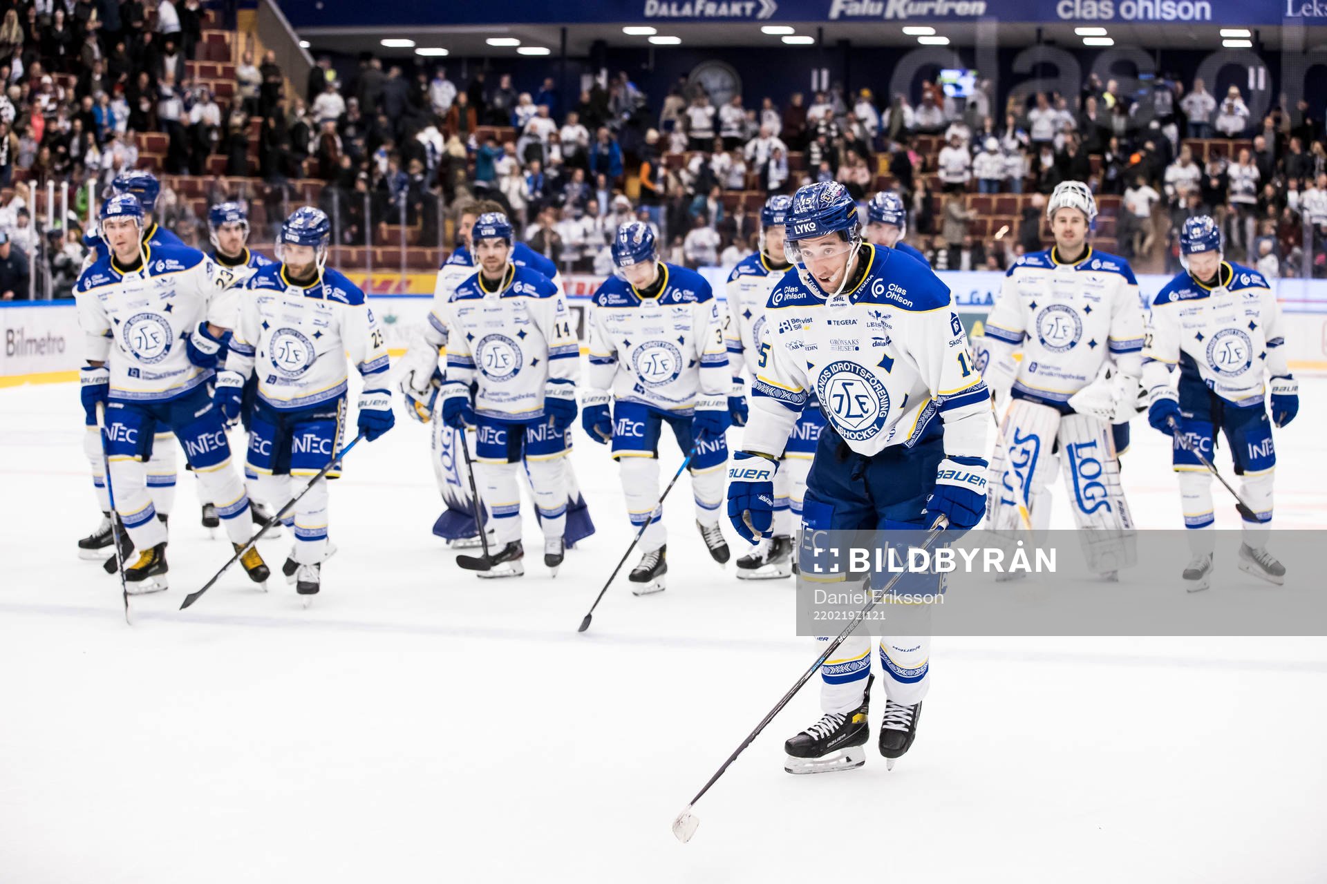 Leksands Max Veronneau jublar med laget