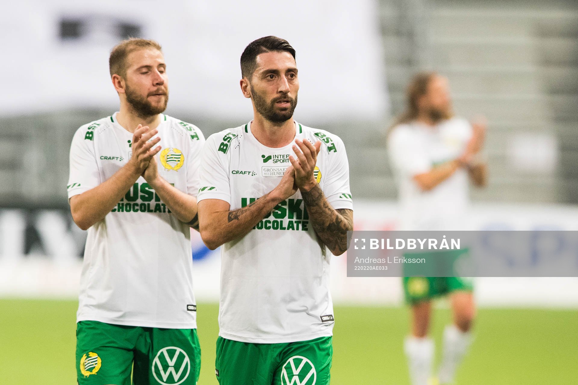 Hammarbys Darijan Bojanic och Nahir Besara tackar publiken