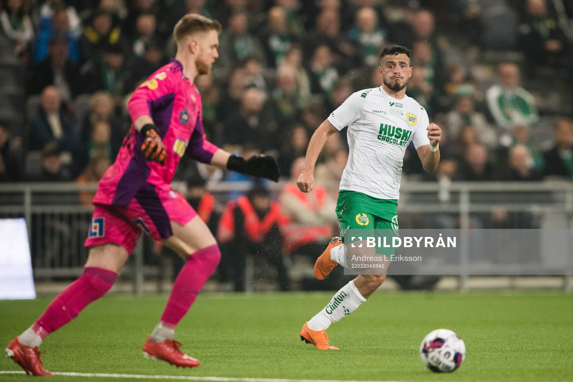 Falkenbergs målvakt Tim Erlandsson och Hammarbys Astrit