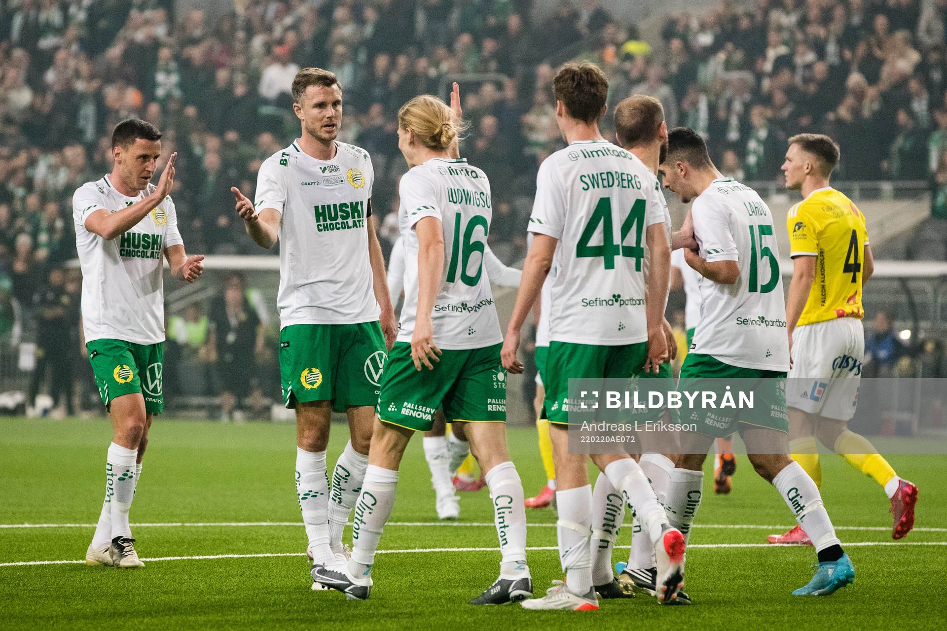 Hammarbys Jeppe Andrup Andersen , Richard Magyar, Gustav Ludwigson, Williot Swedberg och Mayckel Lahdo jublar efter 1-0 för Hammarby under fotbollsmatchen i Svenska Cupen mellan Hammarby och Falkenberg den 20 februari 2022 i Stockholm.