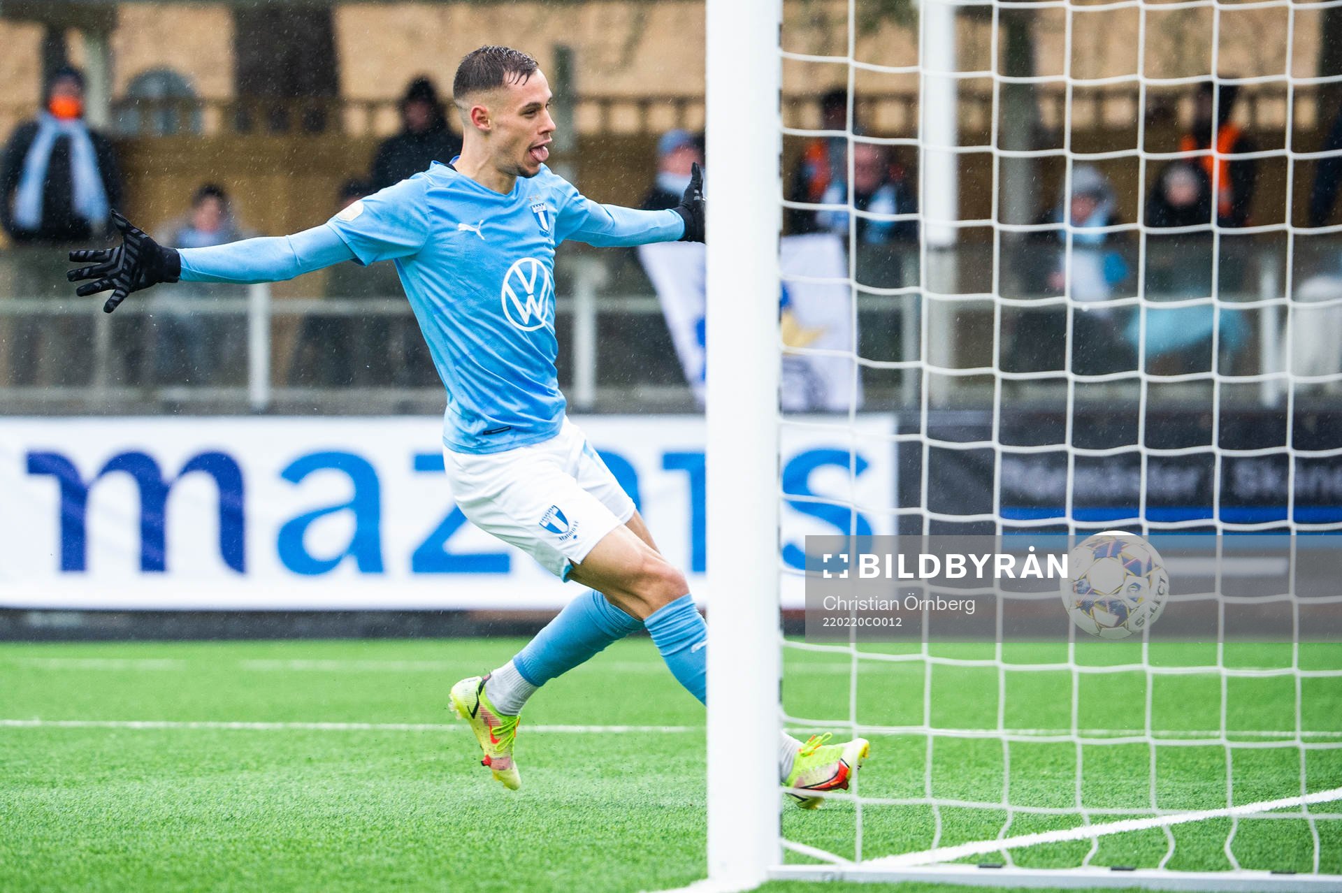 Malmö FFs Veljko Birmancevic gör 2-0 och jublar