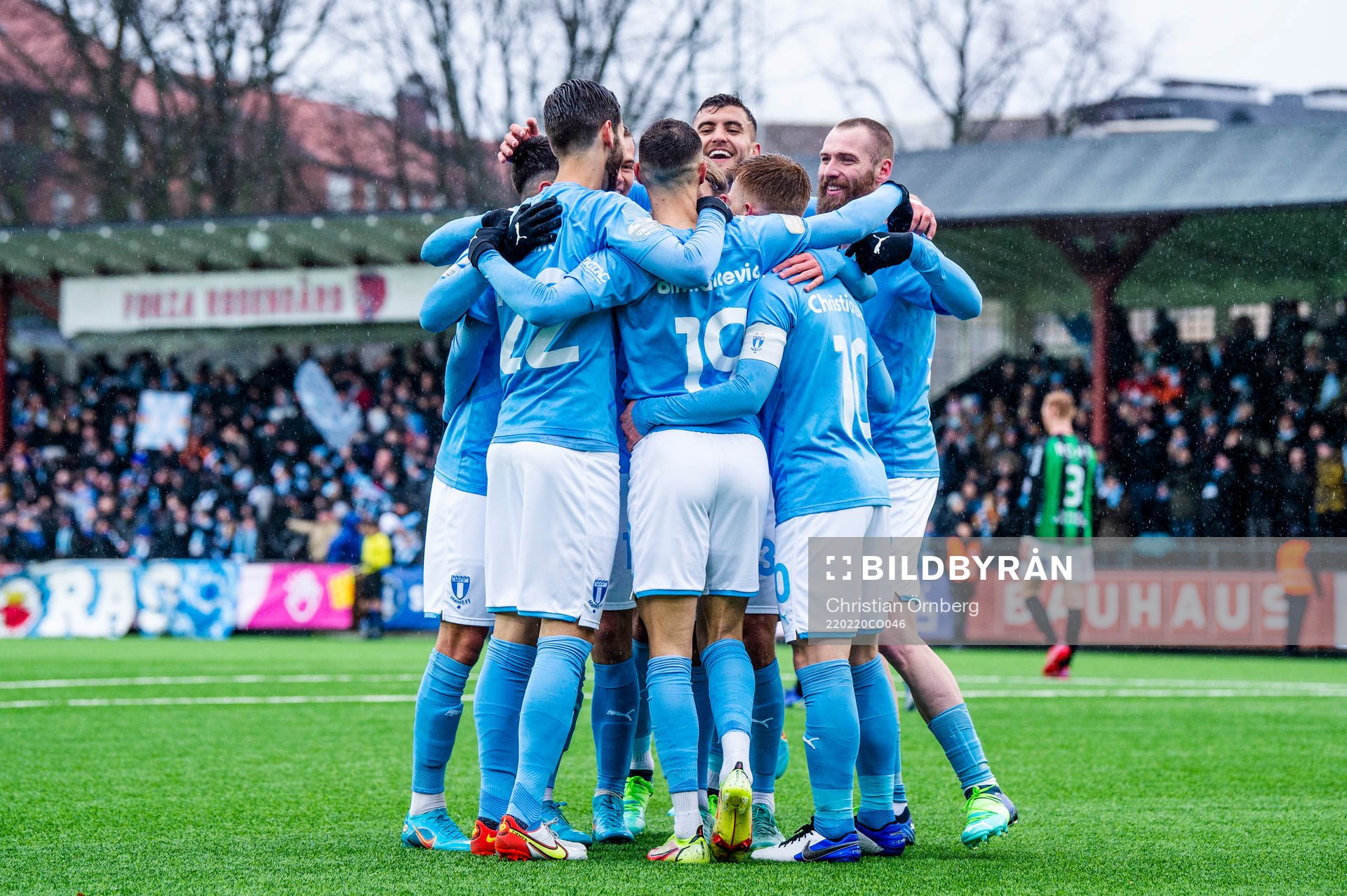 Malmö FFs Veljko Birmancevic jublar med lagkamraterna