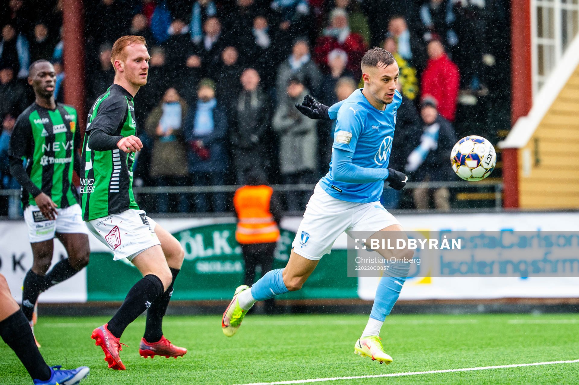 Malmö FFs Veljko Birmancevic på väg att slå in 2-0