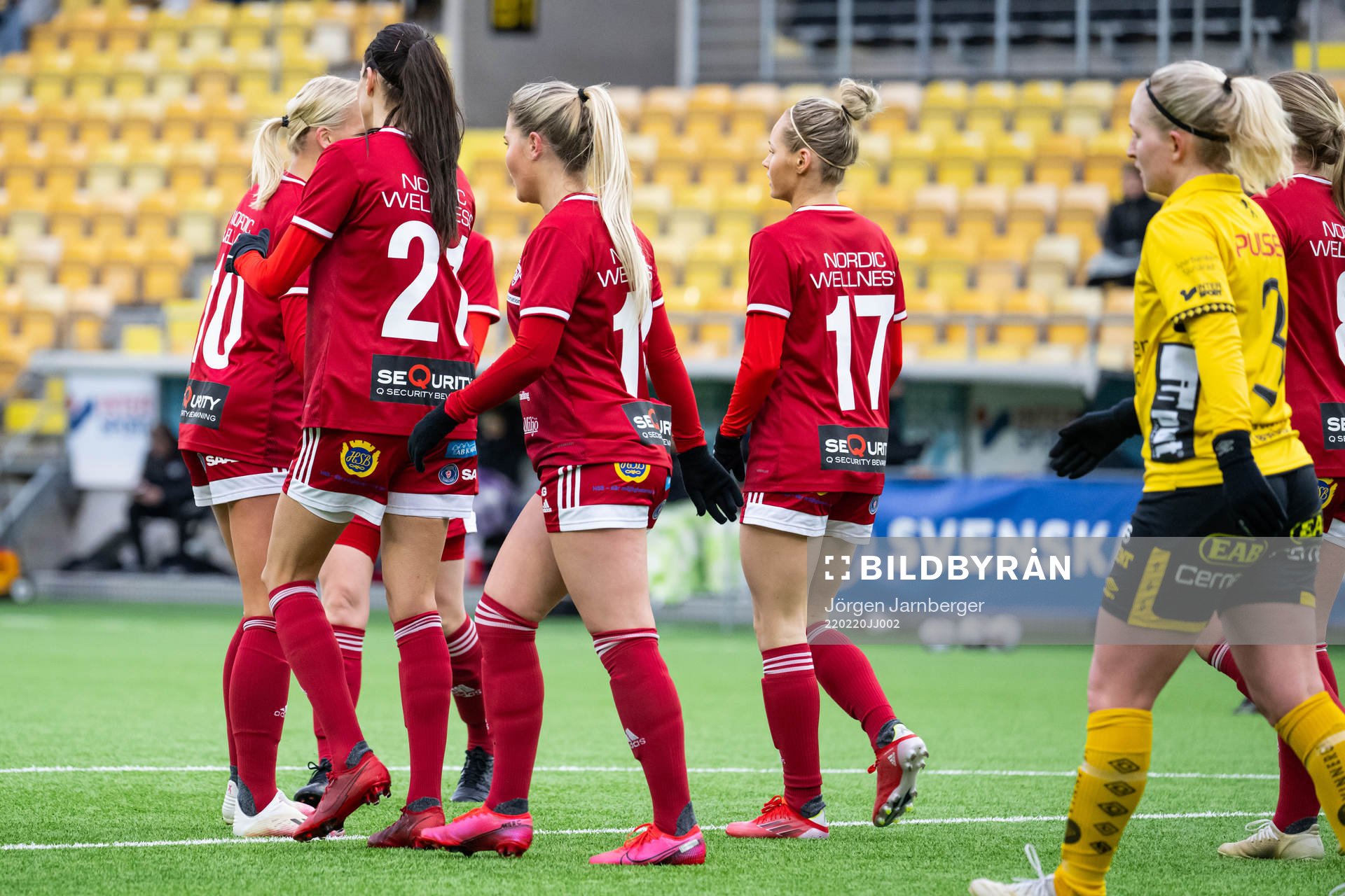 Rävåsens spelare jublar