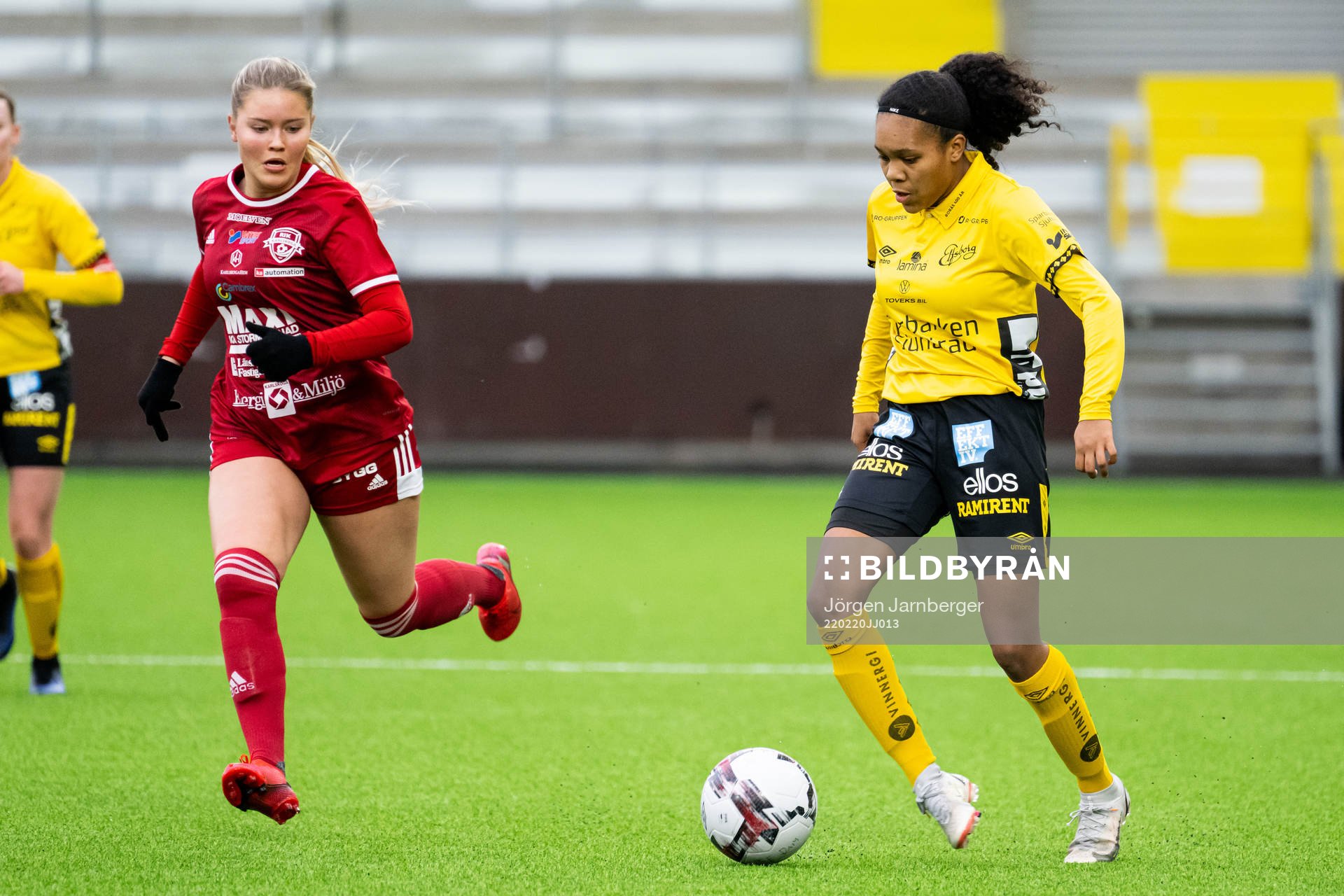 Rävåsens Elin Berggren och Elfsborgs Vanessa Lopez