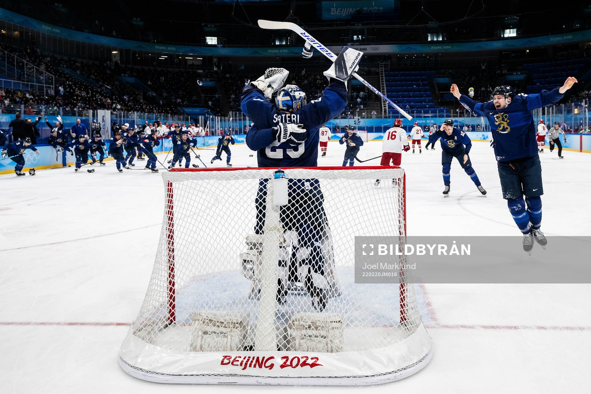 Players of Finland celebrate with goaltender Harri Säteri