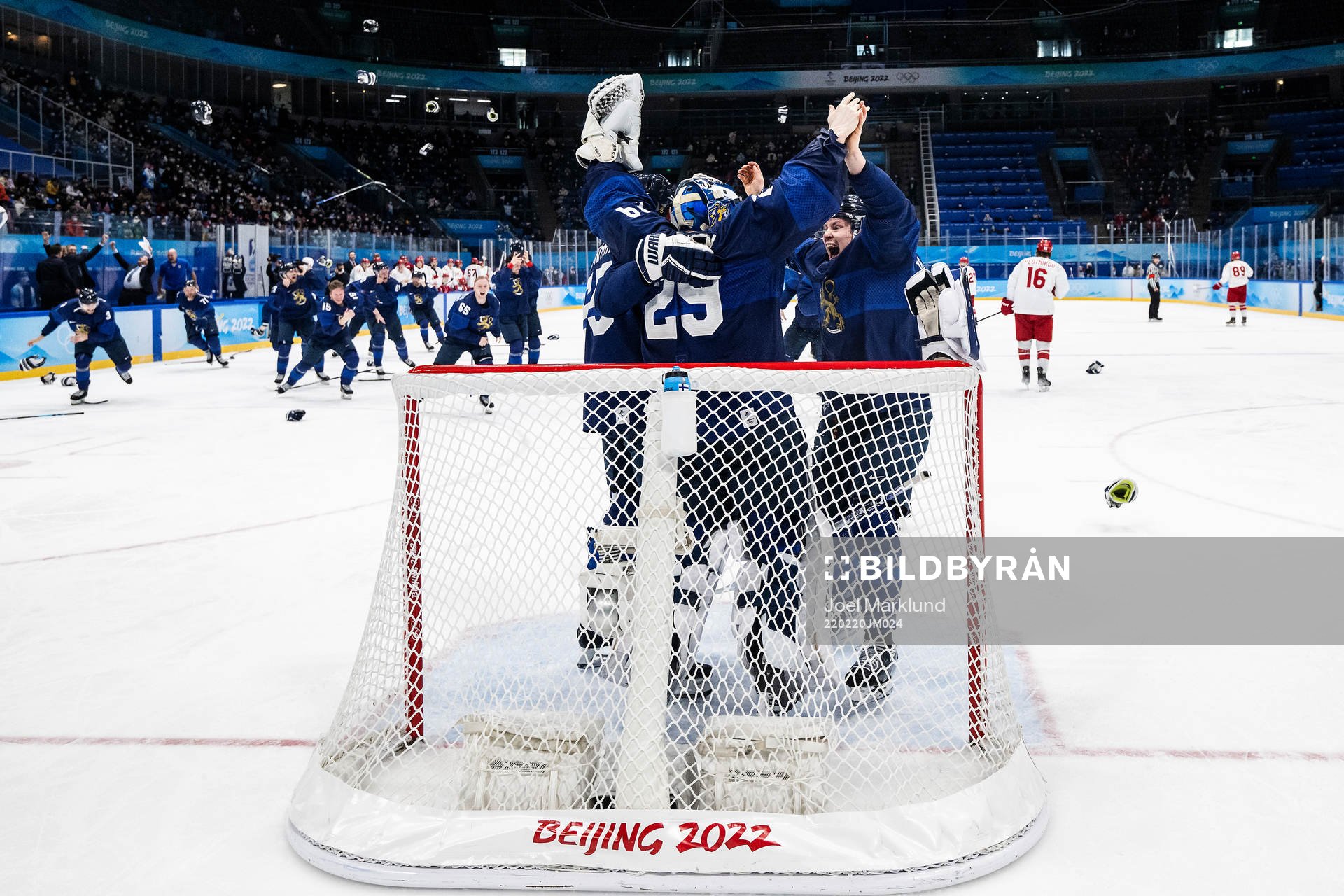 Players of Finland celebrate with goaltender Harri Säteri