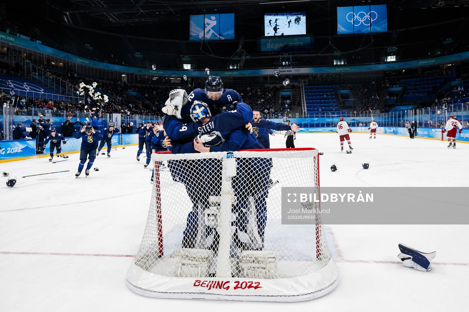 Players of Finland celebrate with goaltender Harri Säteri