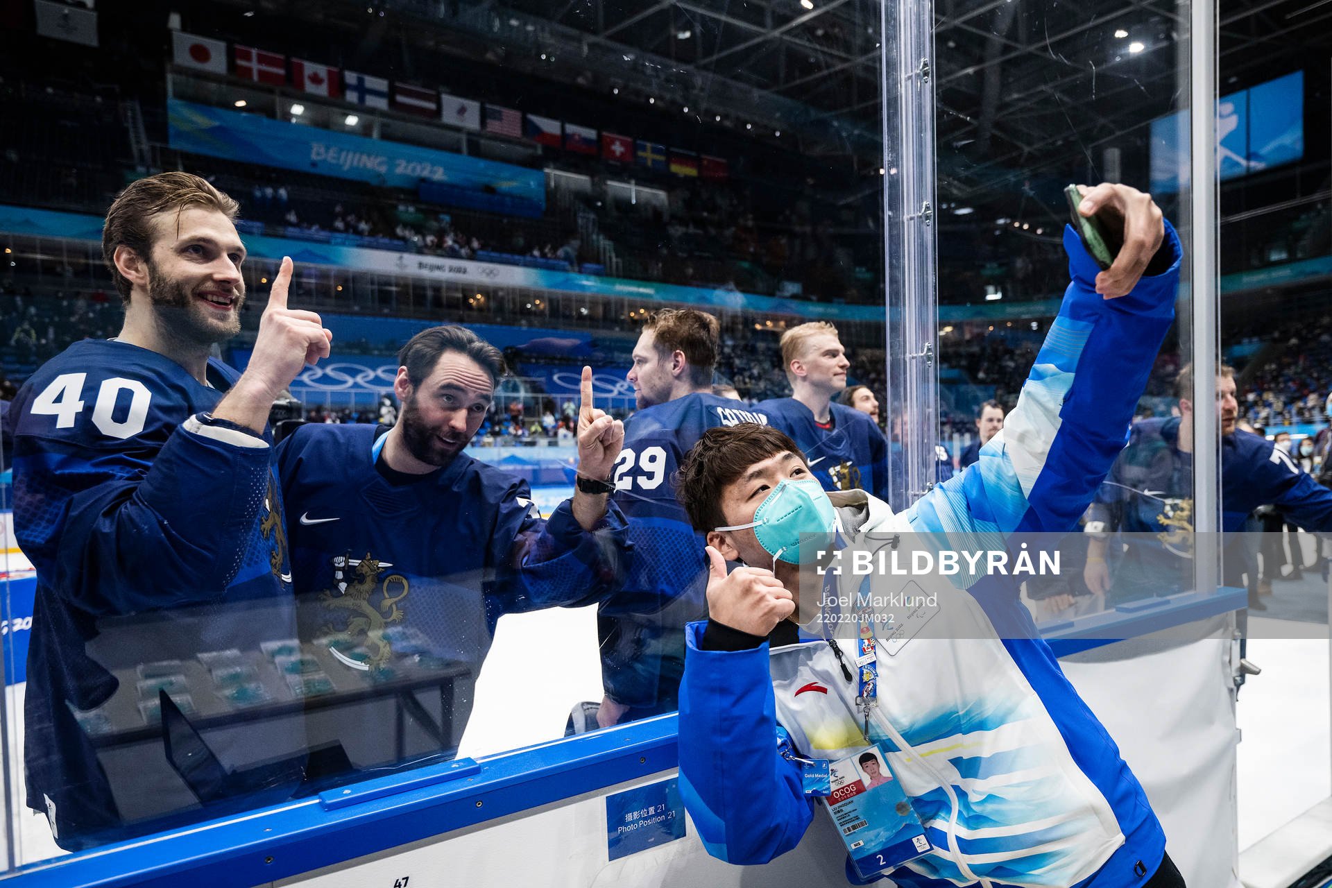 A volunteer takes a selfie with Petteri Lindbohm of Finland