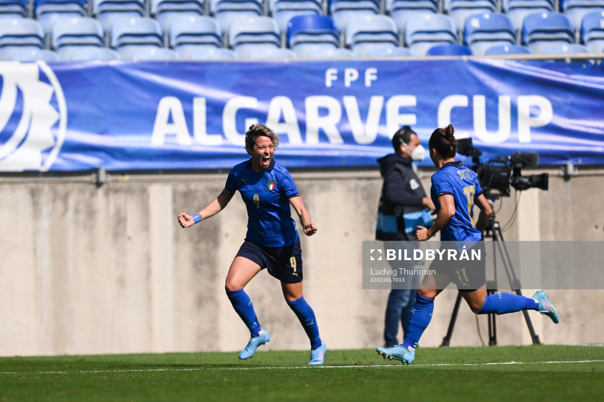 Valentina Gicinti celebrate with Lisa Boattin after 1-0 during the Algarve Cup football match between Italy and Norway on February 20, 2022 in Faro.