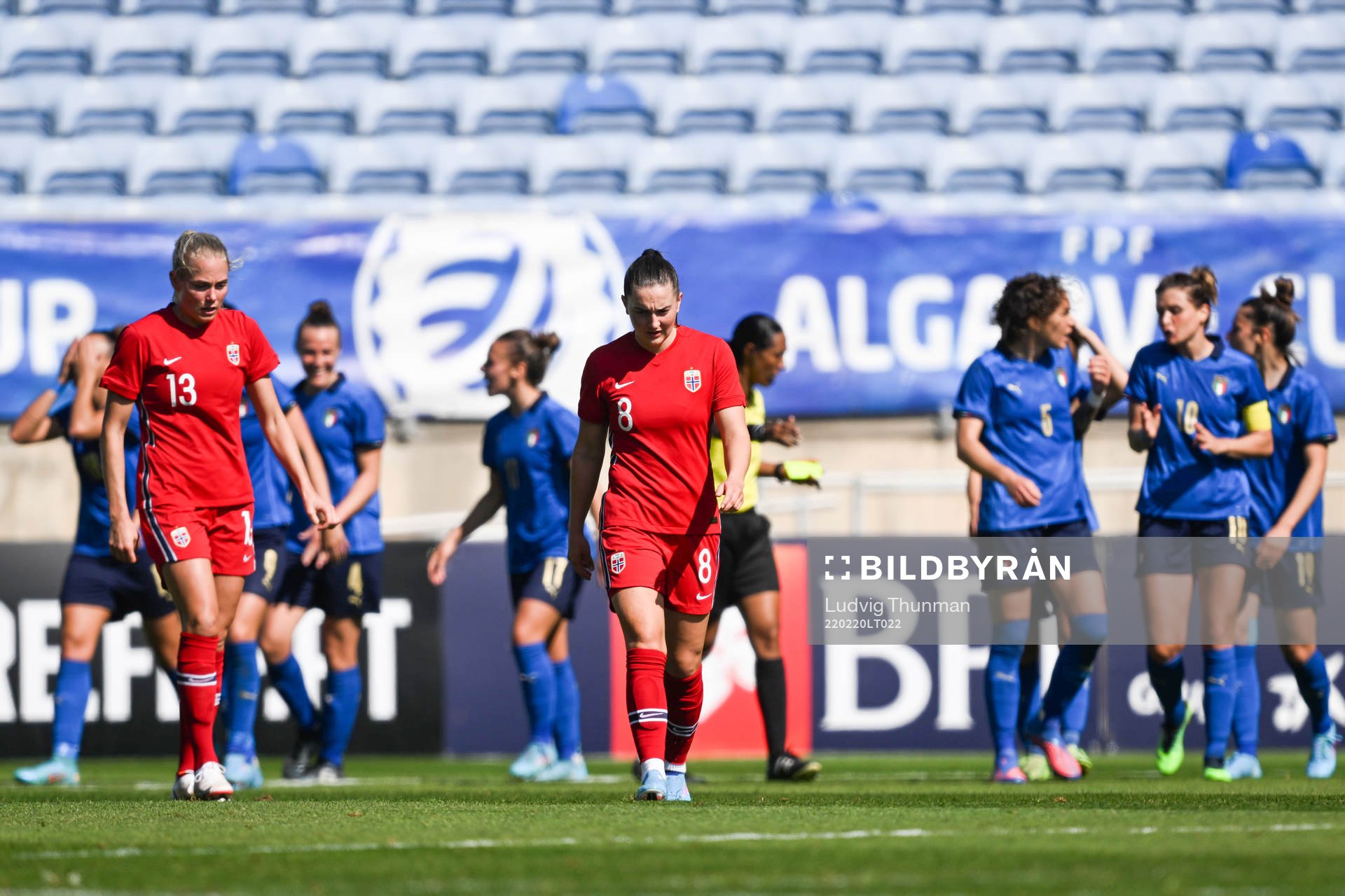 Guro Bergsvand and Vilde Bøe Risa look dejected