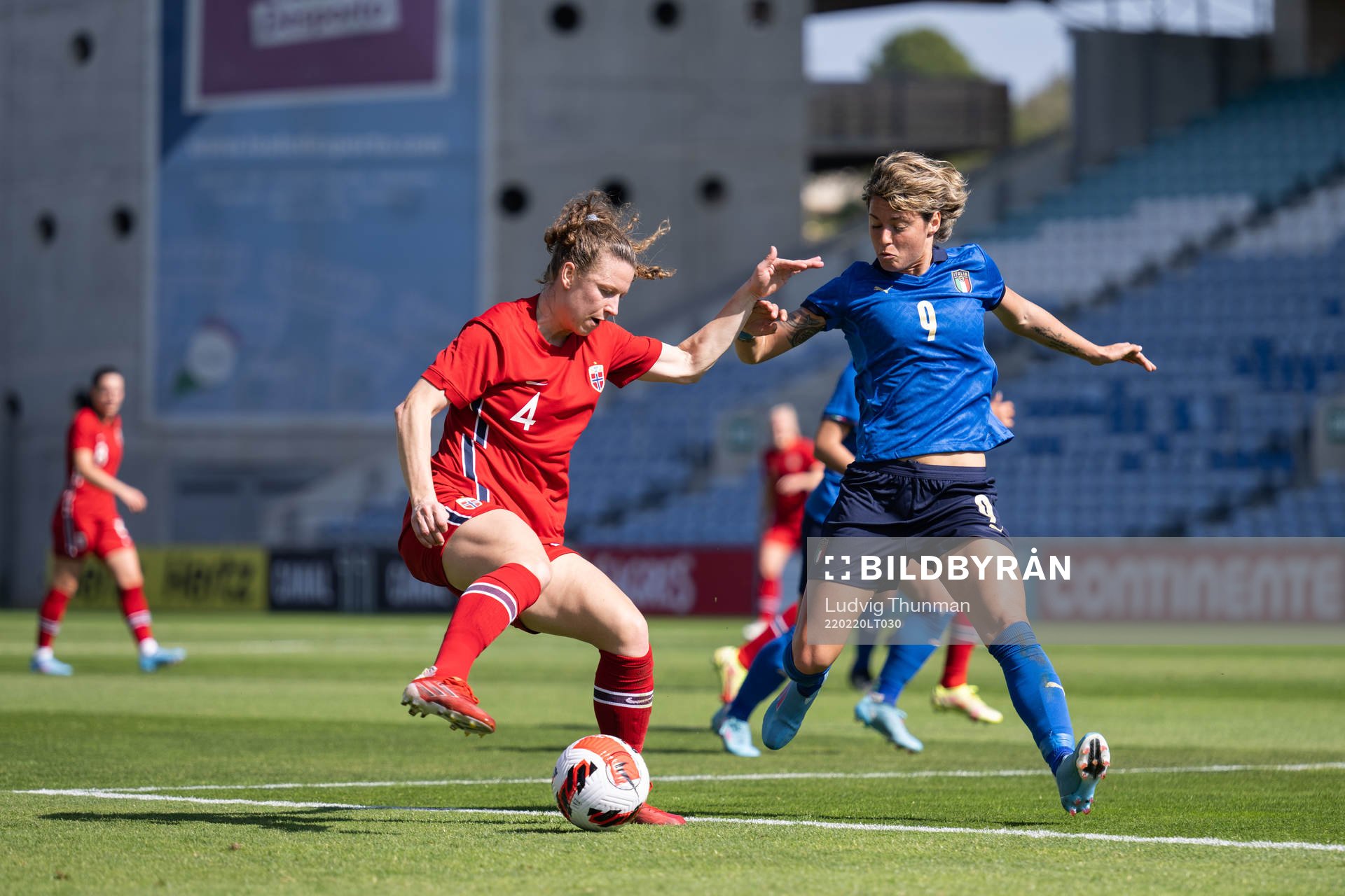 Synne Skinnes Hansen of Norway and Valentina Gicinti of