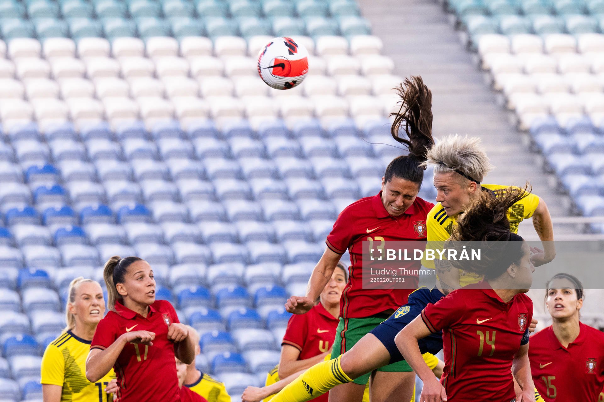 Amanda Nildén of Sweden and Fatima Pinto of Portugal