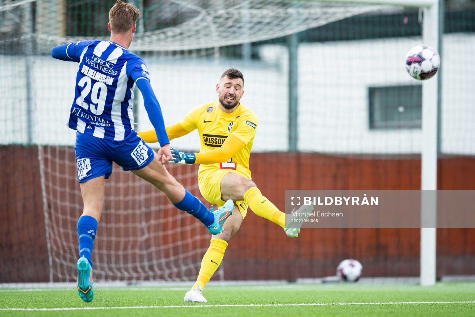 IFK Göteborgs Oscar Vilhelmsson och Landskronas målvakt
