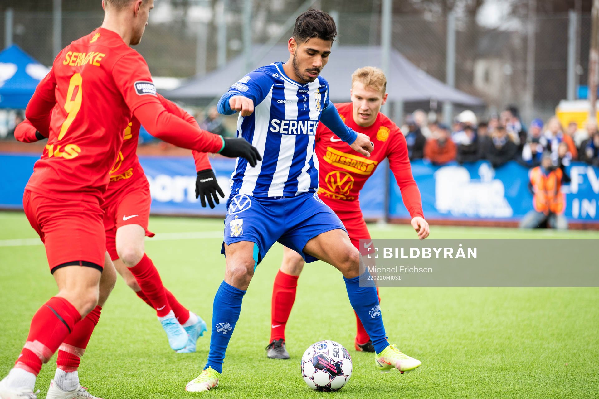 IFK Göteborgs Hosam Aiesh och Landskronas Linus R Olsson,