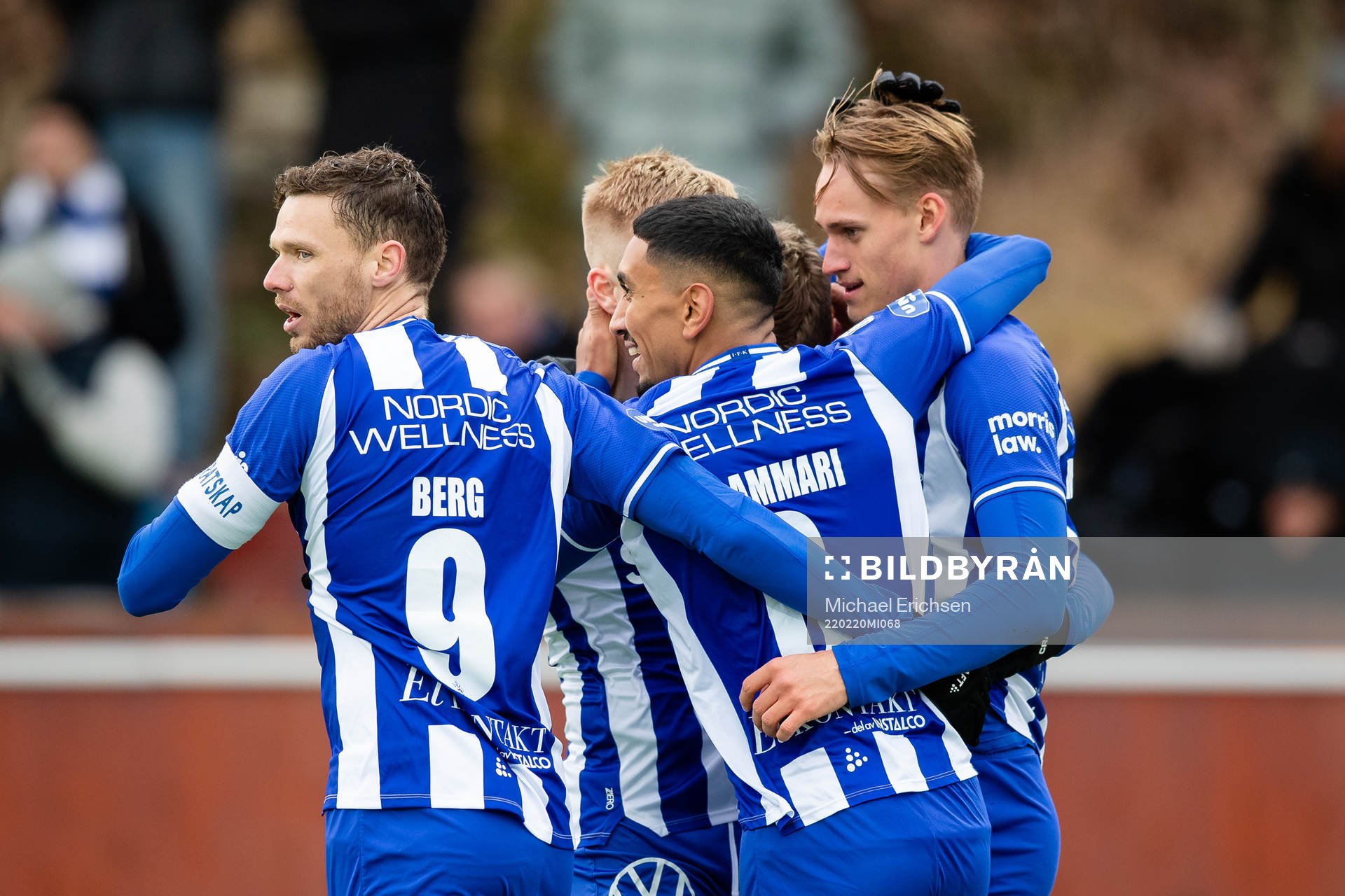IFK Göteborgs Oscar Vilhelmsson jublar med lagkamrater